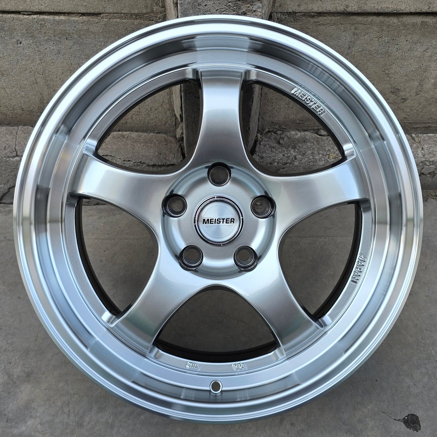 SET DE LLANTAS WORK MEISTER. Aro 17 - 5x114. Color Grafito Metalizado Aro Cromado. (RGW5036FF)