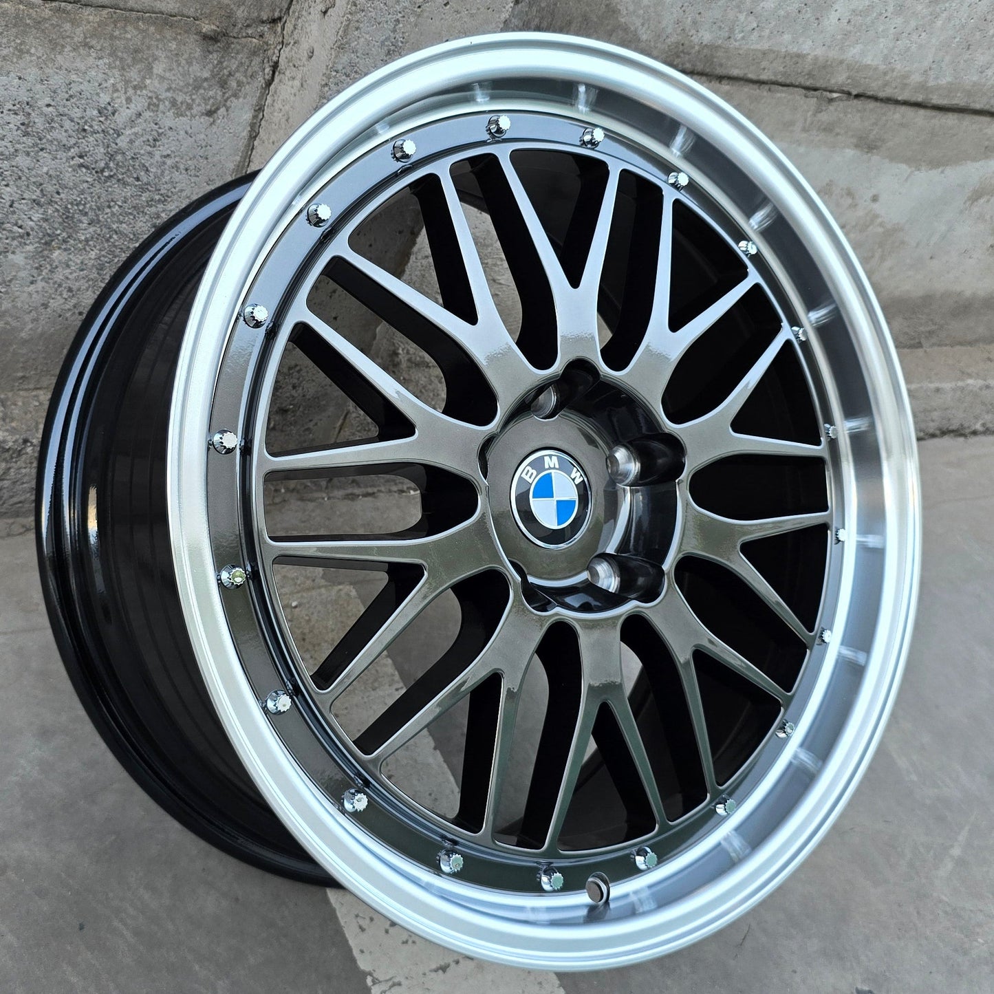 SET DE 4 LLANTAS BMW. Aro 18 - 5x120. Color Grafito Metalizado. (FF16)