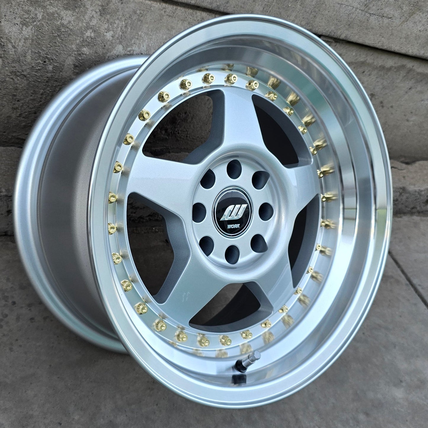 SET DE 4 LLANTAS WORK CR1. Aro 15 - 5x100, 5x108. Doble Apernadura. Color Plateado. (8520)