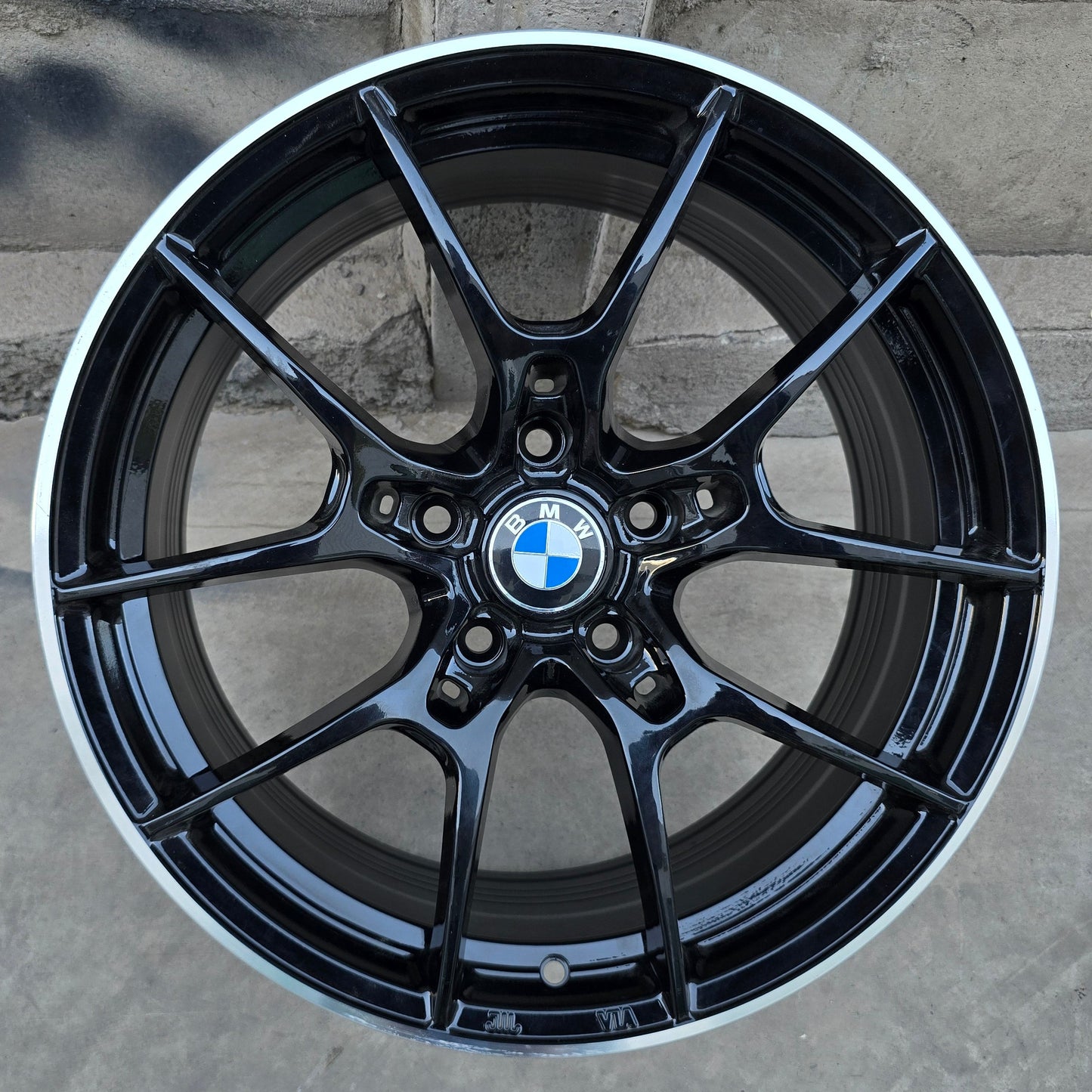 SET DE 4 LLANTAS BMW. Aro 18 - 5x120. Color Negro Aro Cromado. (WC001)