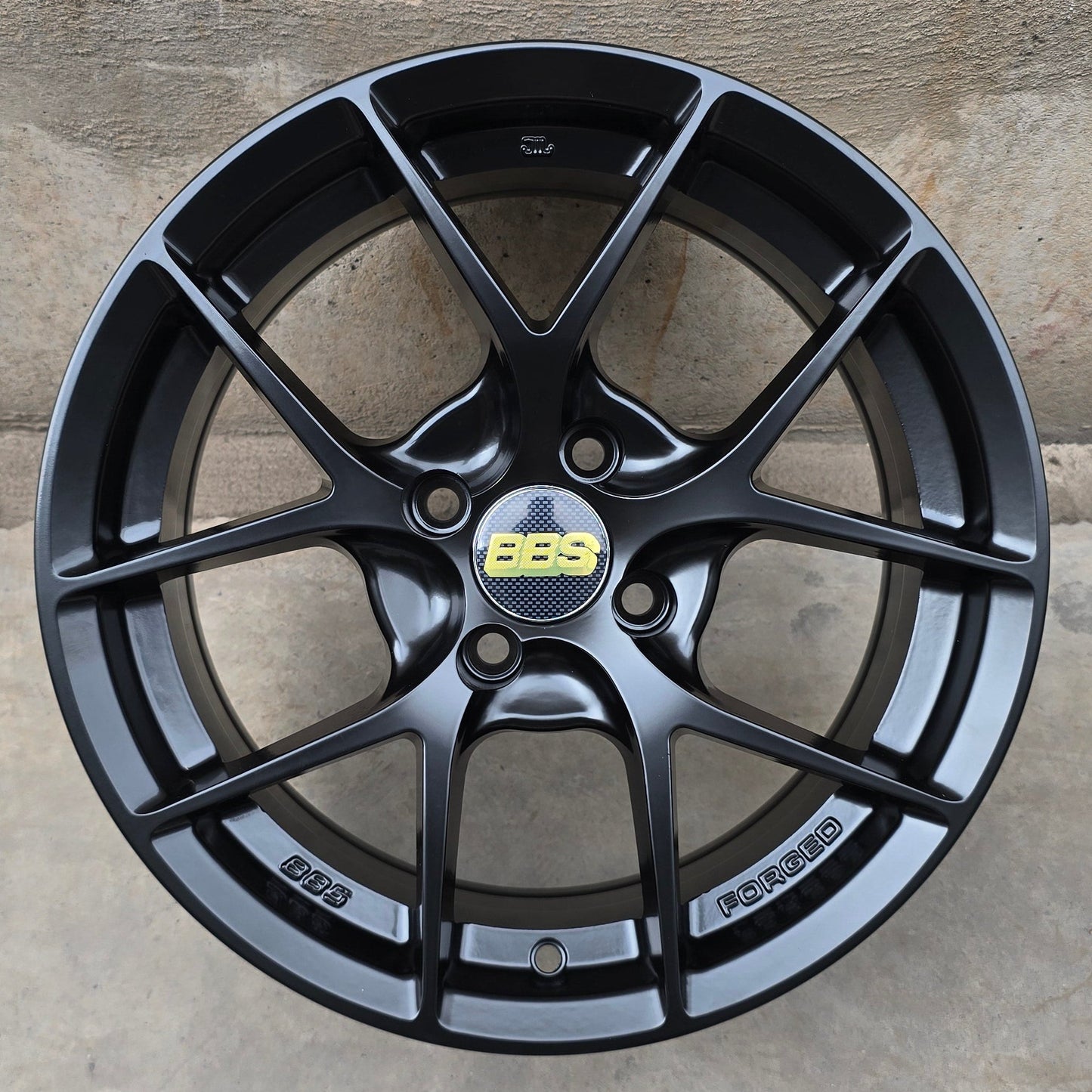 SET DE 4 LLANTAS BBS FIR. Aro 15 - 4x100. Color Negro. (15D221B)