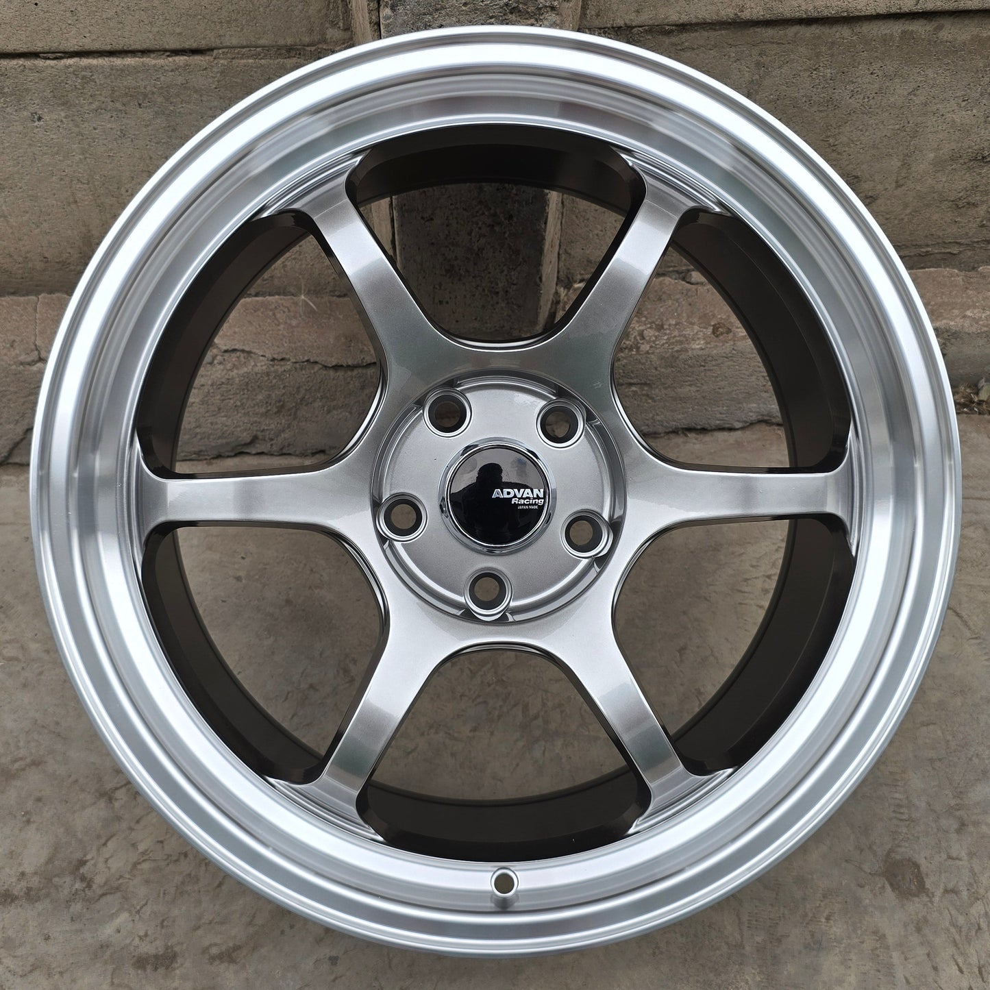SET DE 4 LLANTAS ADVAN RACING R6 COLOR Grafito Metalizado. Aro 18 - 5x114 (RGW012FF)