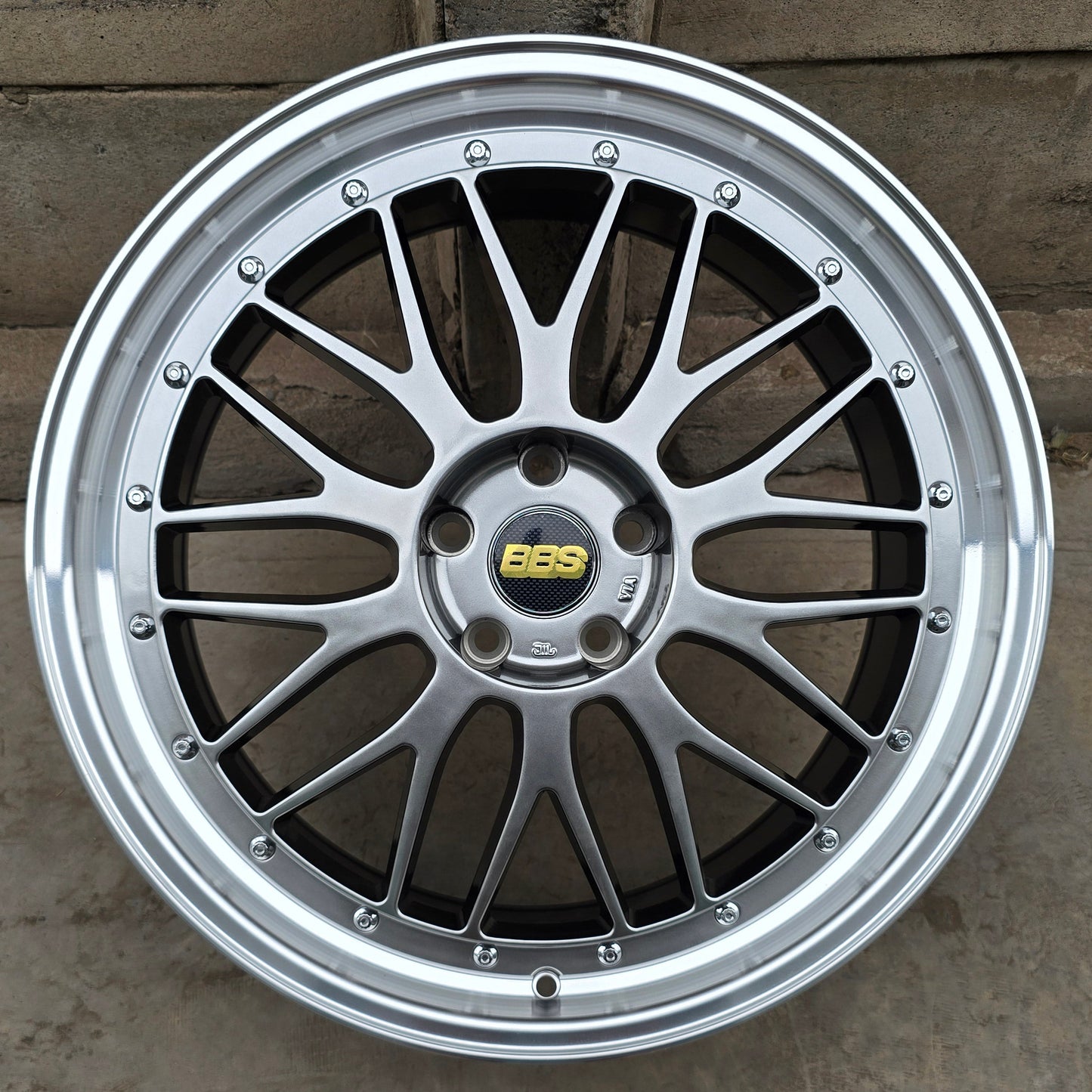 SET DE 4 LLANTAS BBS LM COLOR Grafito Metalizado con Aro Cromado. Aro 20 - 5x114. (LEVANNA)