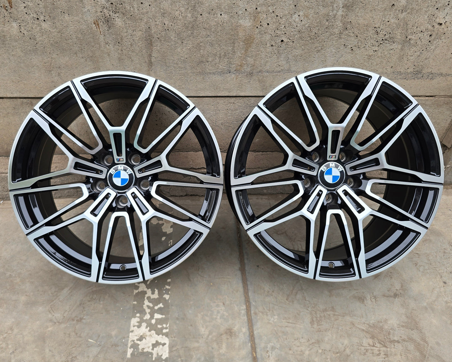SET DE 4 LLANTAS BMW ASIMETRICAS. Aro 19 - 5x120. Color Negro . (H3079F)