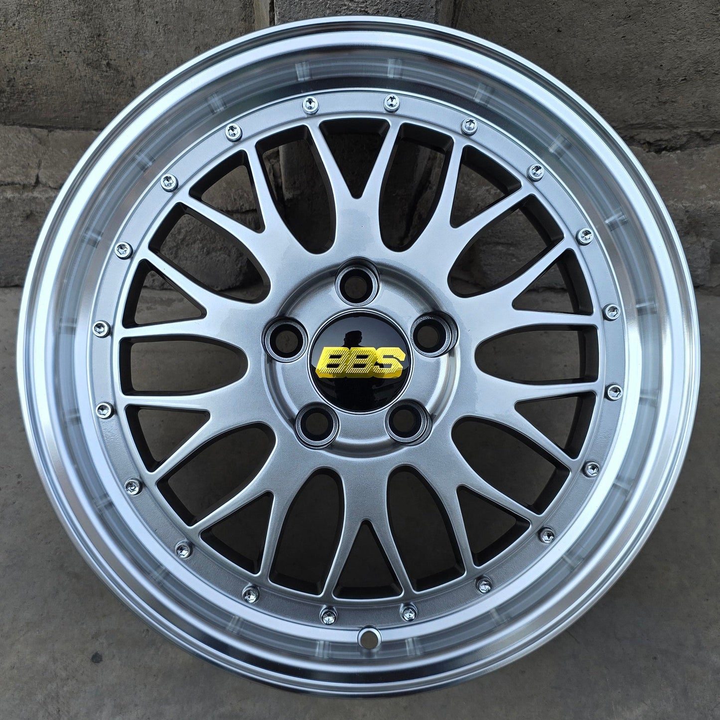 SET DE 4 LLANTAS BBS LEMANS. Aro 15 - 5x100. Color Grafito Metalizado. (506)