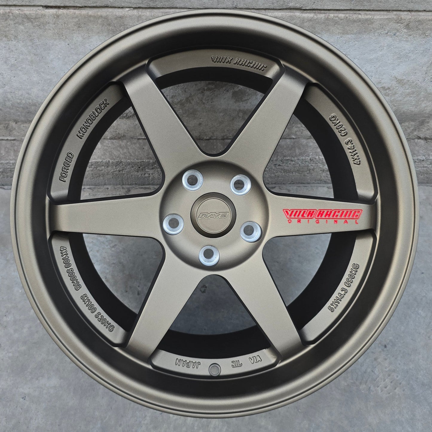 SET DE 4 LLANTAS VOLK TE37. Aro 18 - 5x114. Color Bronce. (H877A)