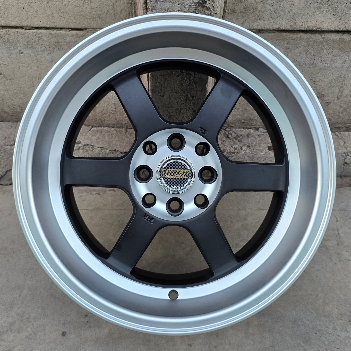 SET DE 4 LLANTAS VOLK TE37. Aro 16 - 4x100, 4x114. Doble Apernadura. Color Negro Aro Cromado. (664)