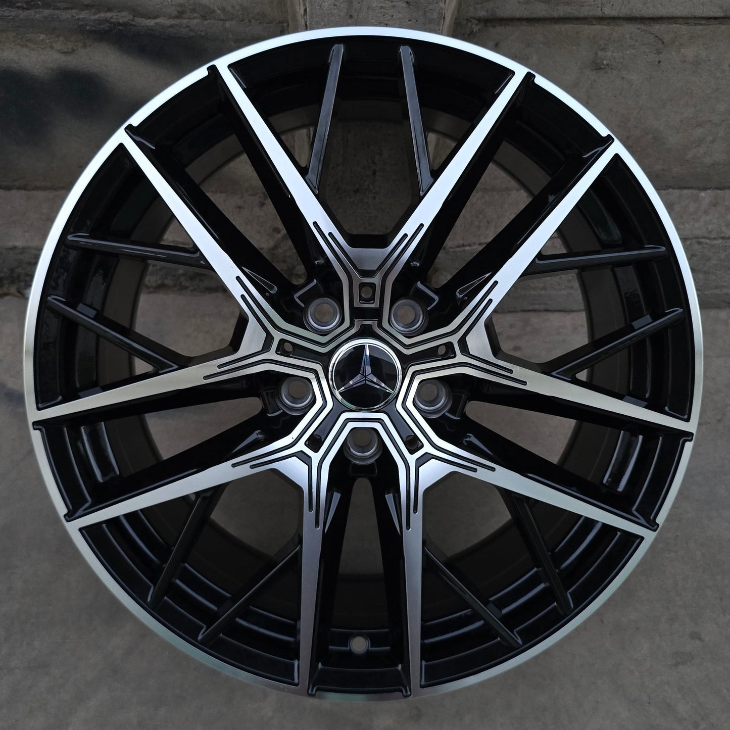 SET DE 4 LLANTAS MERCEDES *. Aro 18 - 5x112. Color Cromado Fondo Negro. (B2050)