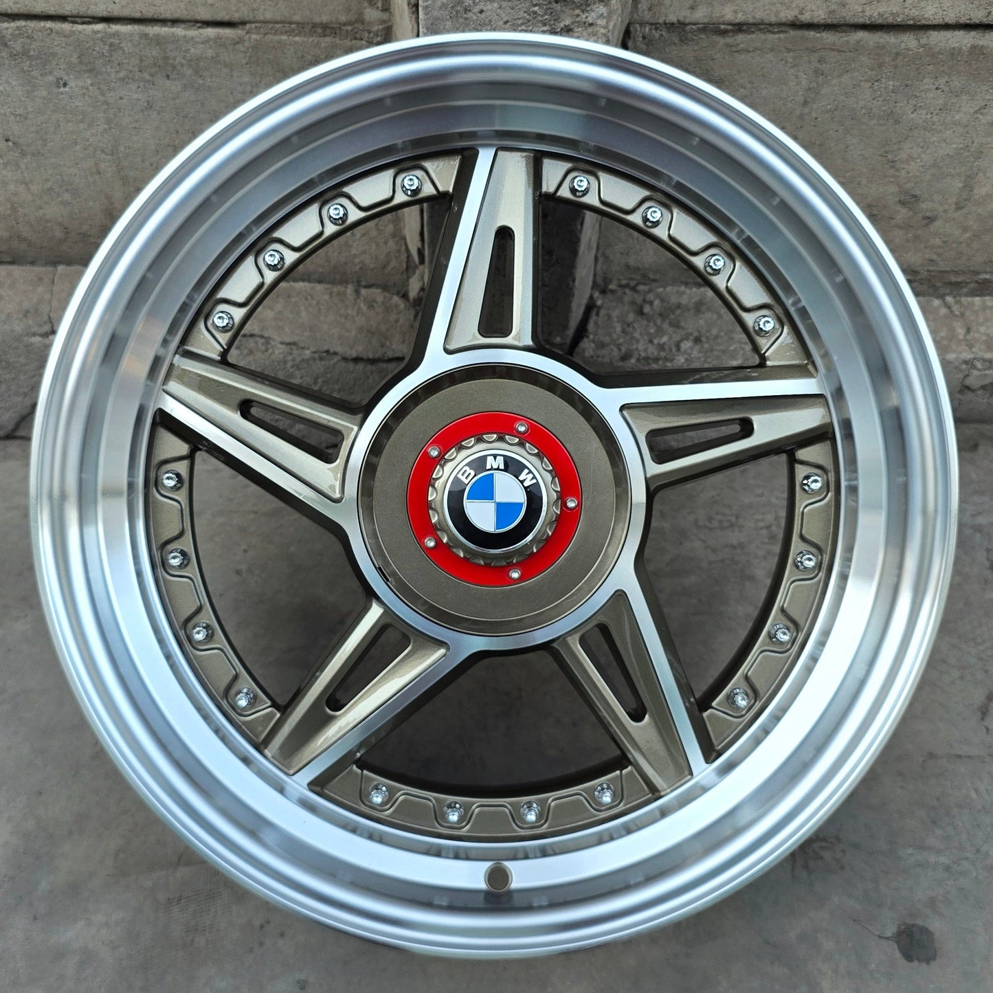 SET DE 4 LLANTAS BMW *. Aro 17 - 5x112, 5x120. Doble Apernadura. Color Bronce Aro Cromado. (7663)