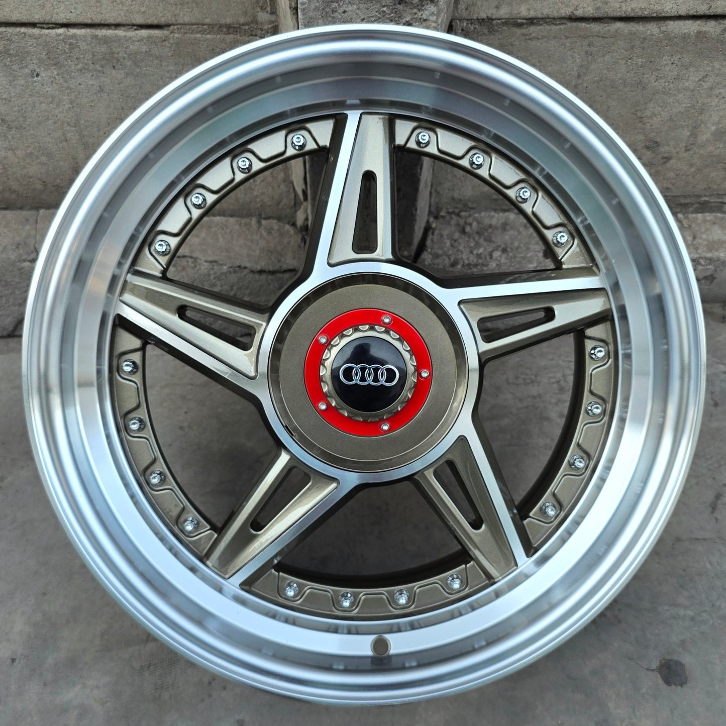SET DE 4 LLANTAS AUDI *. Aro 17 - 5x112, 5x120. Doble Apernadura. Color Bronce Aro Cromado. (7663)