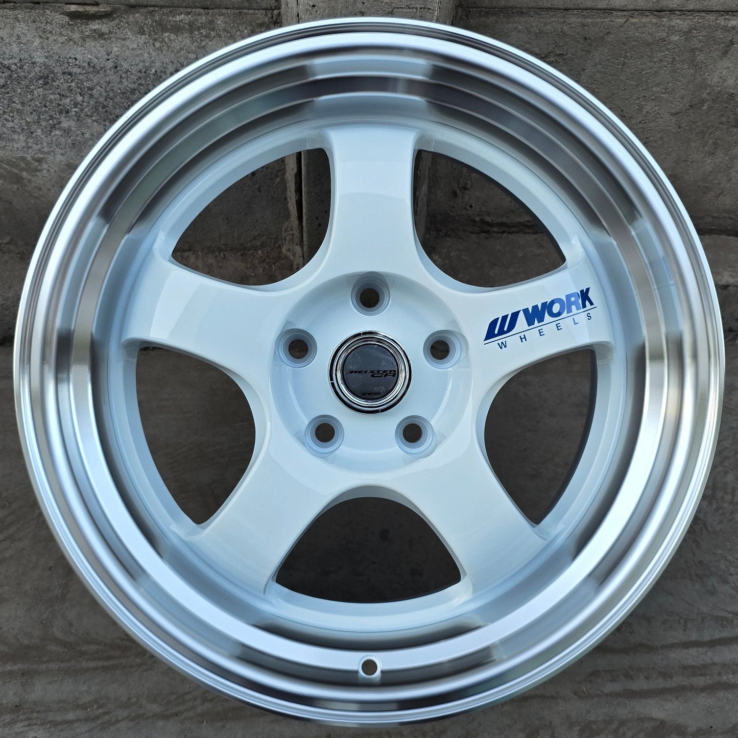 SET DE 4 LLANTAS WORK EMOTION. Aro 17 - 5x114. Color Blanco. (DM143)