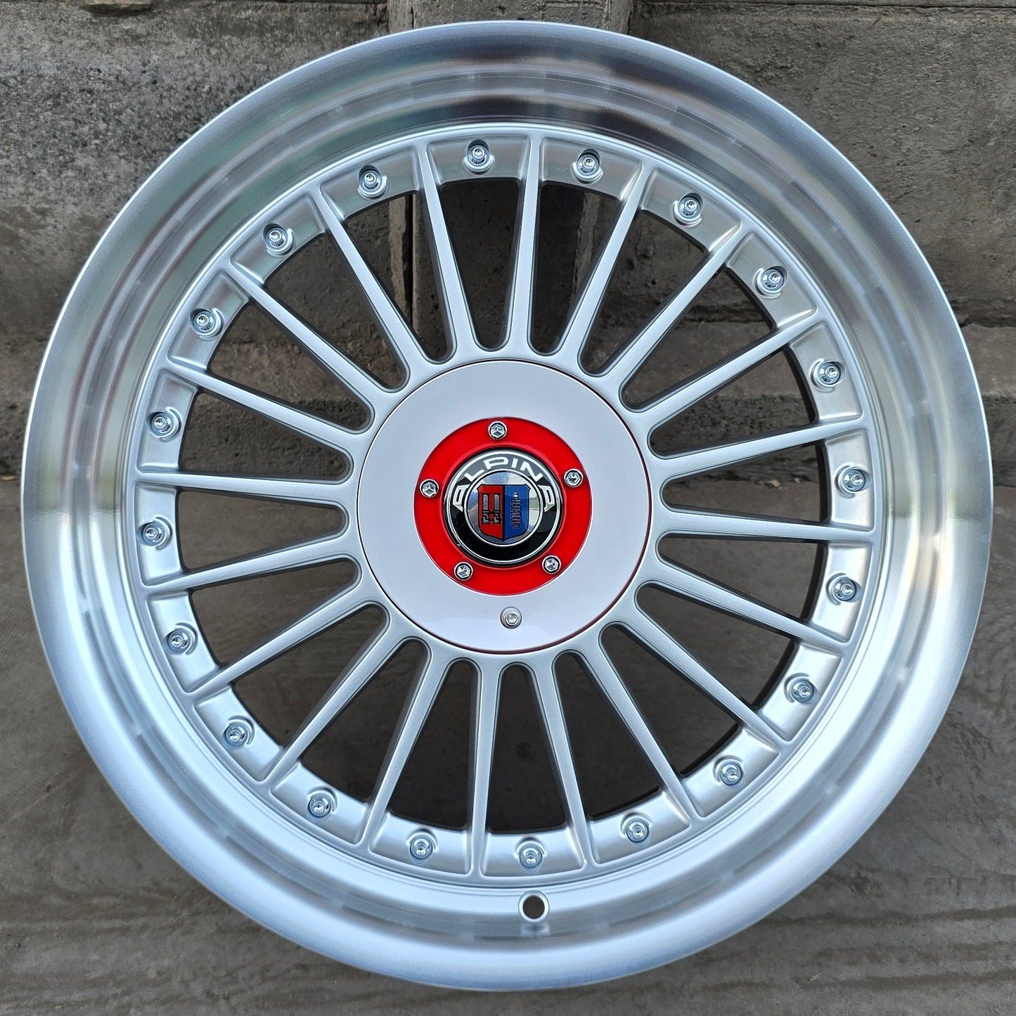 SET DE 4 LLANTAS ALPINA. COLOR Plateado. Aro 17- 5x120 (7307F)