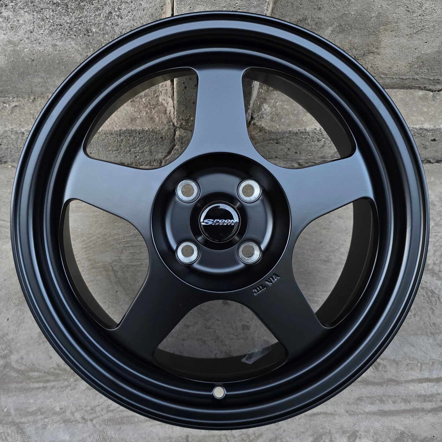 SET DE 4 LLANTAS SPOON SPORT. Aro 16 - 4x100. Color Negro. (FF01)