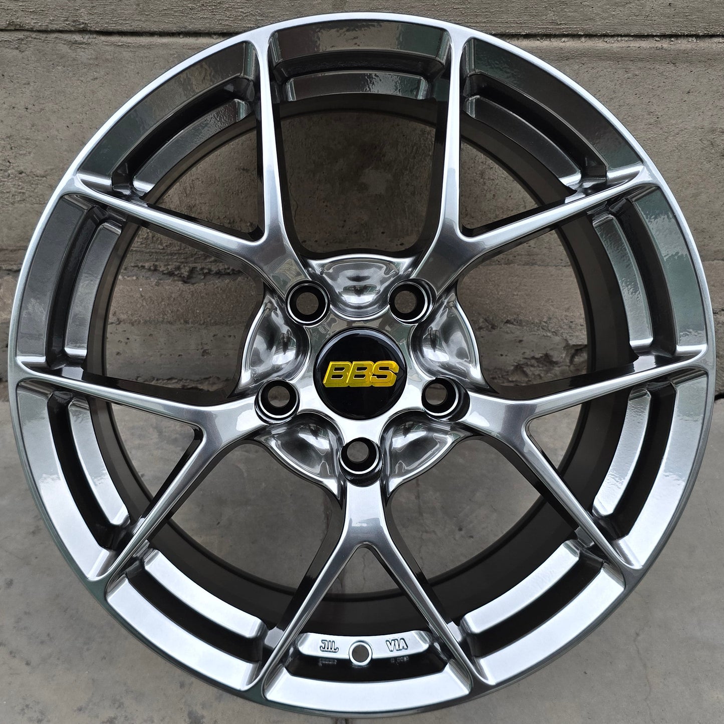 SET DE 4 LLANTAS BBS FIR. Aro 16 - 5x114. Color Grafito Metalizado. (RGW5893)