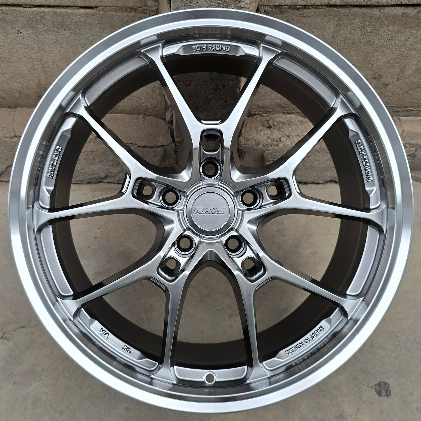 SET DE 4 LLANTAS RAYS COLOR Grafito Metalizado. Aro 18 - 5x114 (RGW023FF)