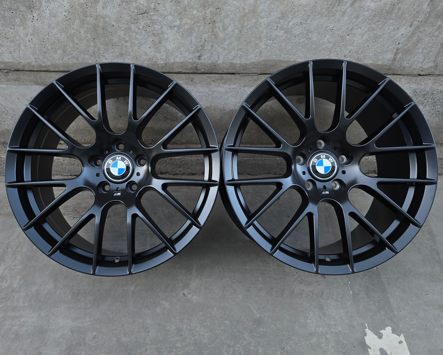 SET DE 4 LLANTAS BMW MIRAMAR ASIMÉTRICAS. Aro-19-5x120. Color Negro Mate. (725).