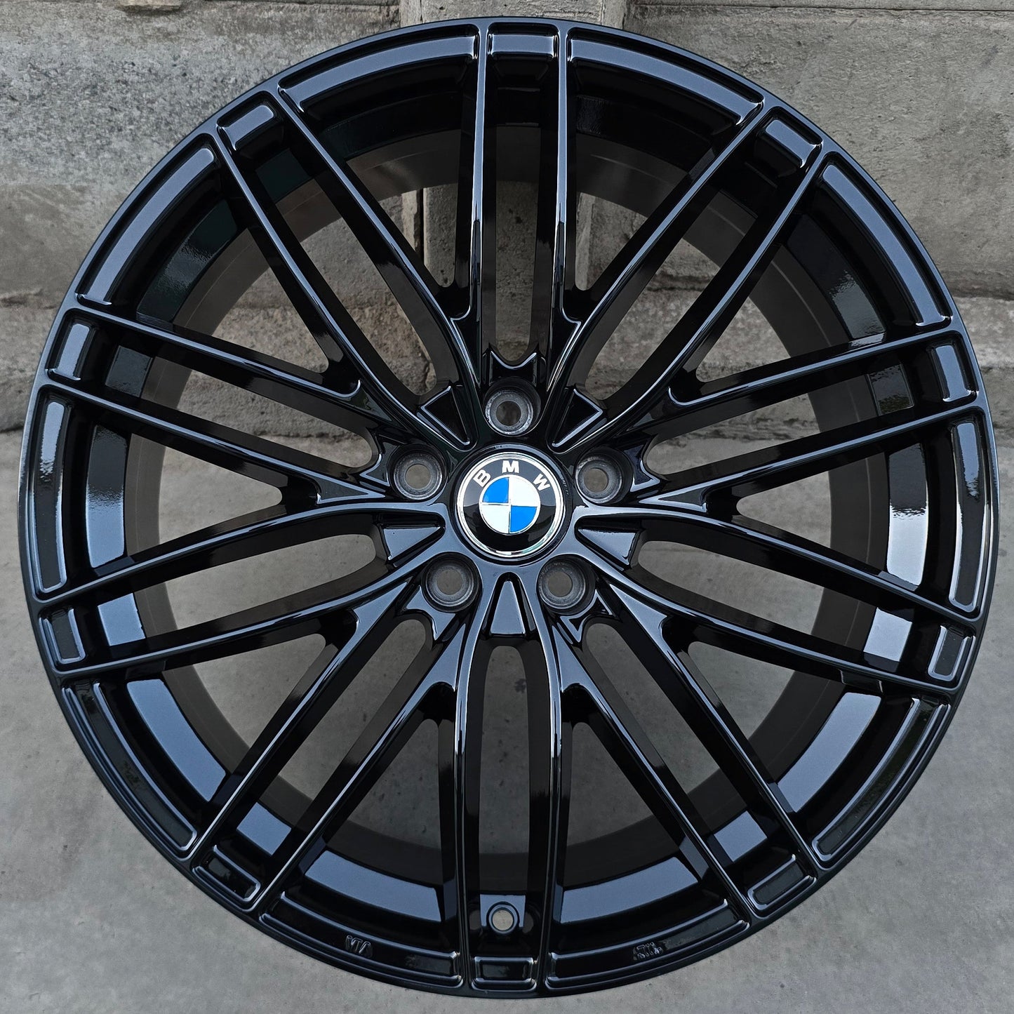SET DE 4 LLANTAS BMW *. Aro 18 - 5x112. Color Negro. (6140)
