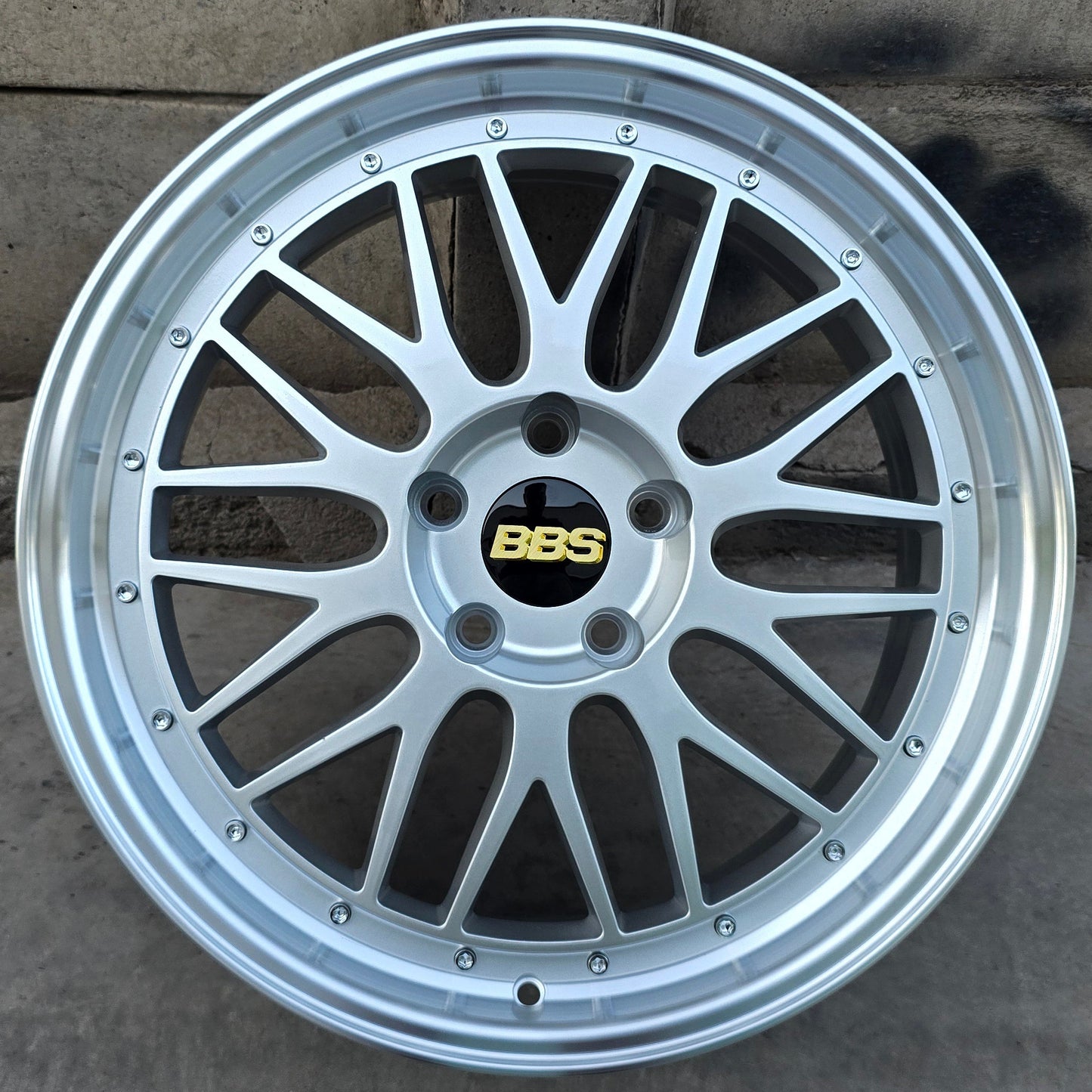 SET DE 4 LLANTAS BBS LEMANS. Aro 18 - 5x114. Color Plateado. (881)