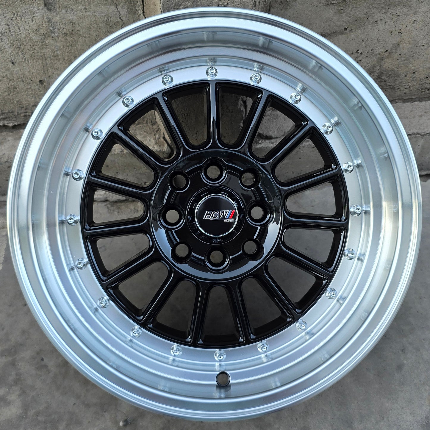 SET DE 4 LLANTAS ALPINA. Aro 15 - 4x100, 4x114. Doble Apernadura. Color Negro Aro Cromado. (15n0668b)