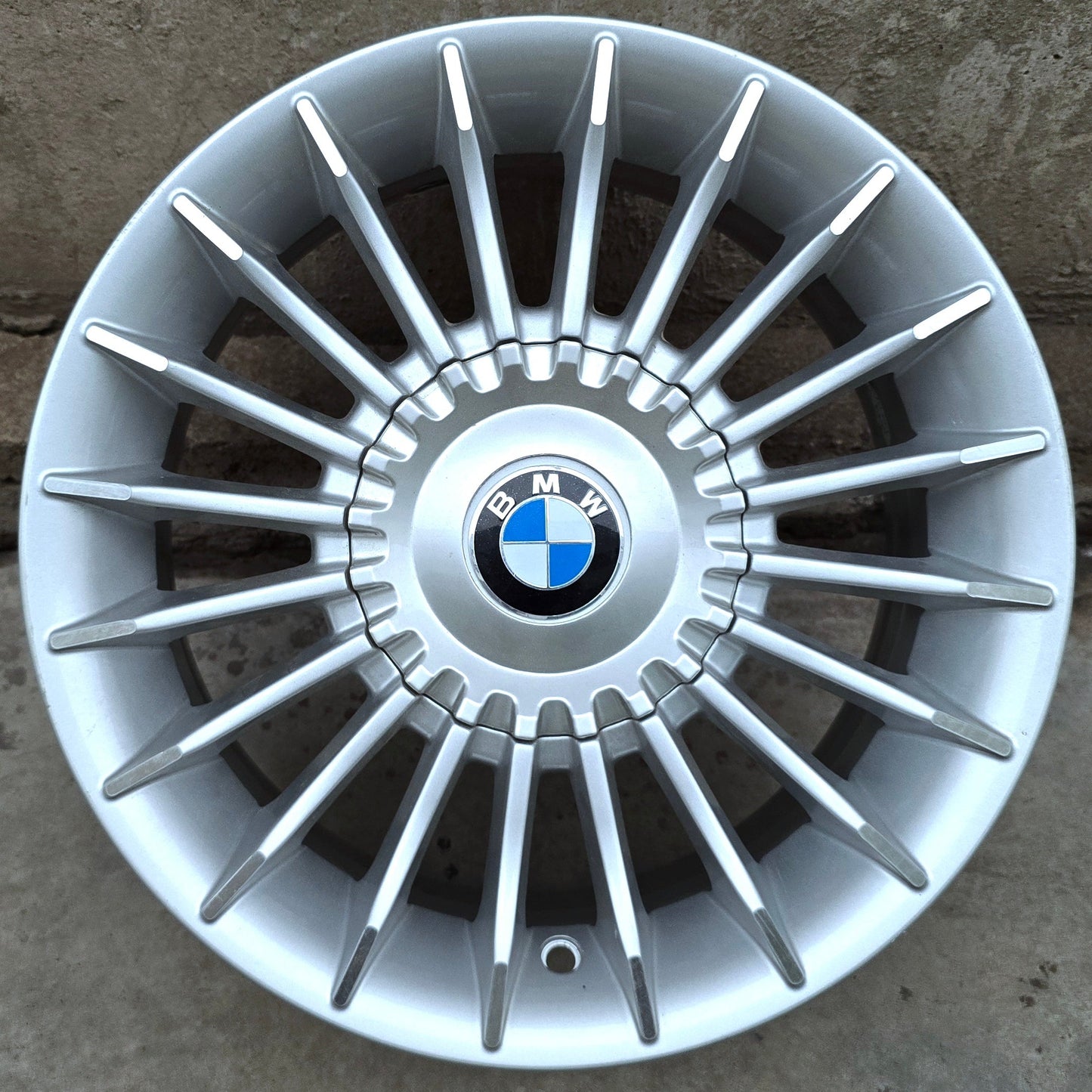 SET DE 4 LLANTAS BMW *. Aro 14 - 4x100, 4x114. Doble Apernadura. Color Plateado. (1028)