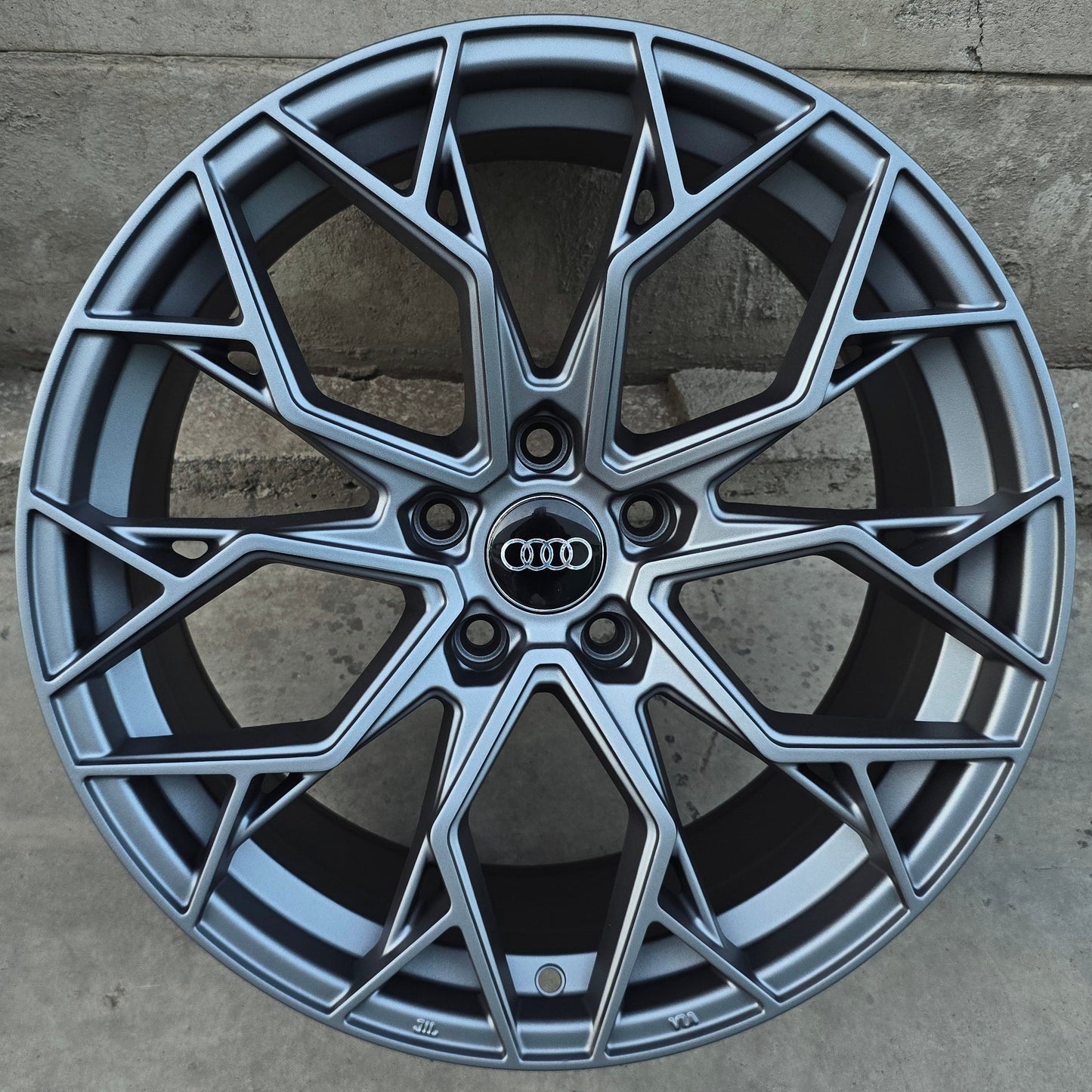 SET DE 4 LLANTAS AUDI*. Aro 18 - 5x112. Color Grafito. (TAMBURELLO)