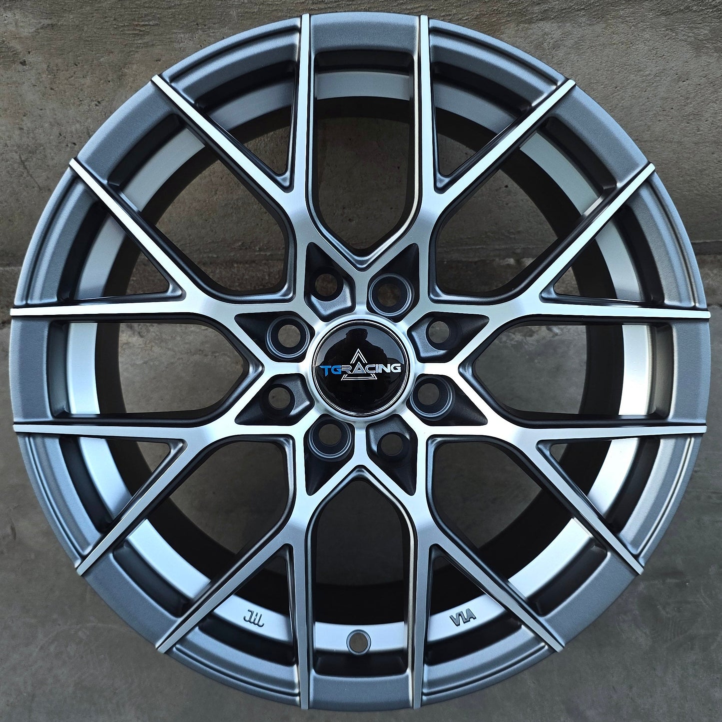 SET DE 4 LLANTAS Aro 15-4x100, 4x114 .Color Cromado Fondo Negro. (DAIYA)