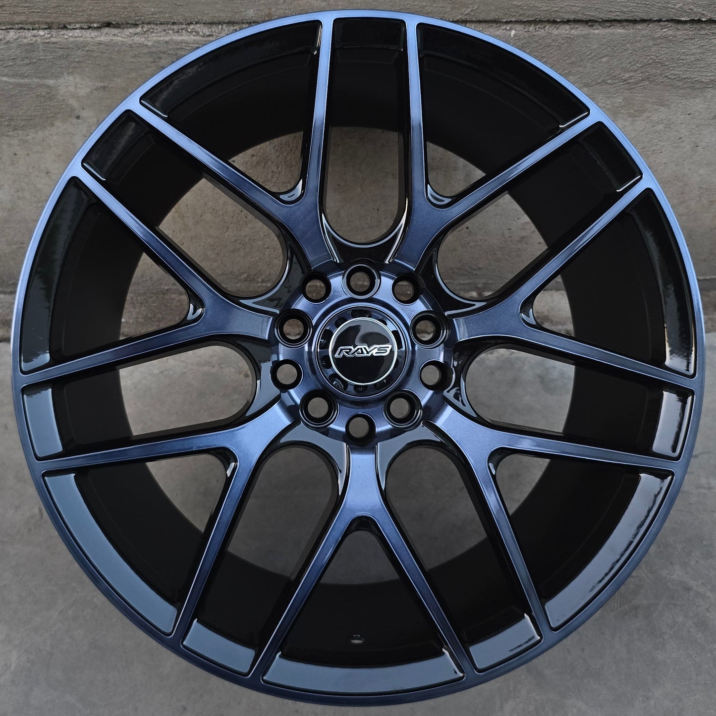 SET DE 4 LLANTAS RAYS Para Chevrolet Cruze, Tracker y otros. Aro 17 - 5x100, 5x114. Doble Apernadura. Color Grafito Aro Cromado. (BBSLM)