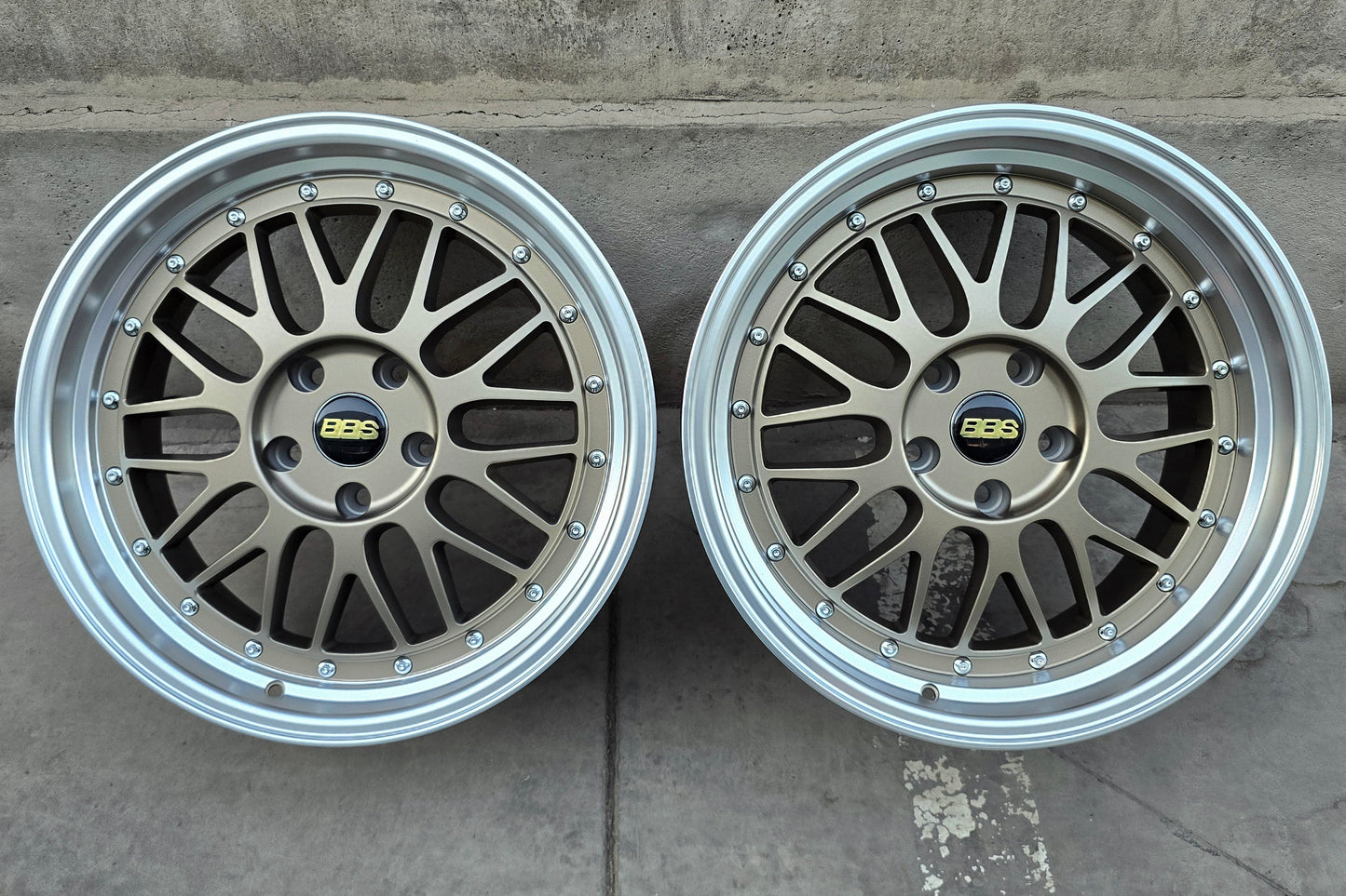 SET DE 4 LLANTAS BBS *. ASIMÉTRICAS. Aro 18 - 5x114. Color Bronce Aro Cromado. (1025)