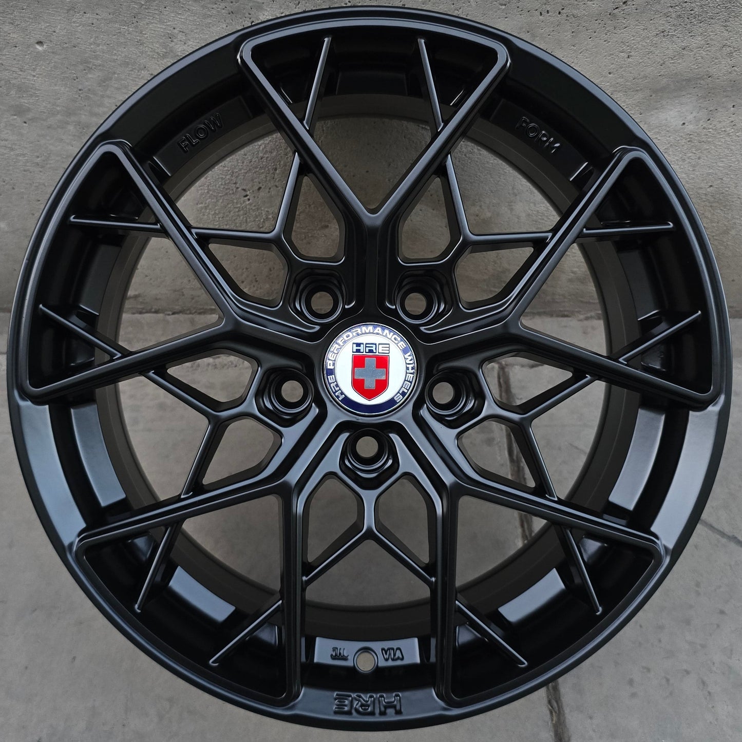 SET DE 4 LLANTAS HRE *. Aro 16 - 5x108. Color Negro Mate. (DX552)