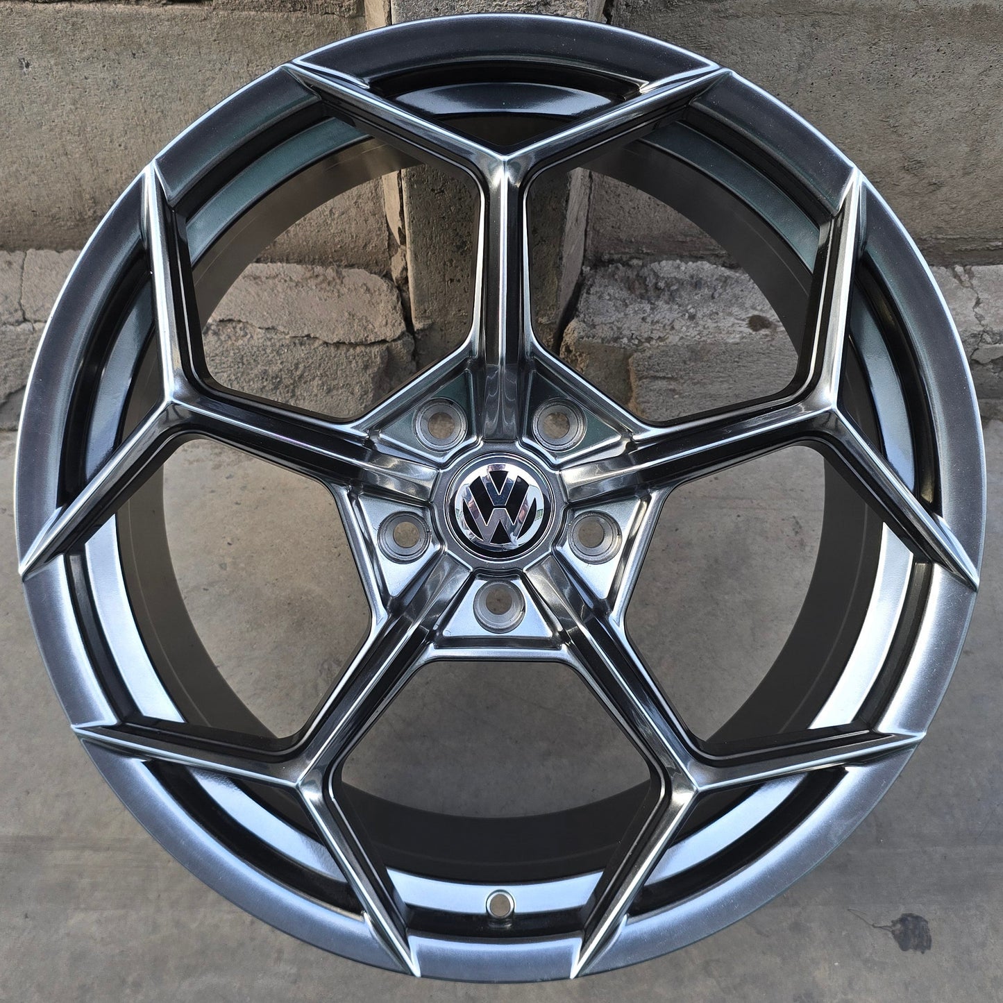 SET DE 4 LLANTAS VOLKSWAGEN * COLOR Grafito Metalizado. Aro 18 - 5x112 (3779)
