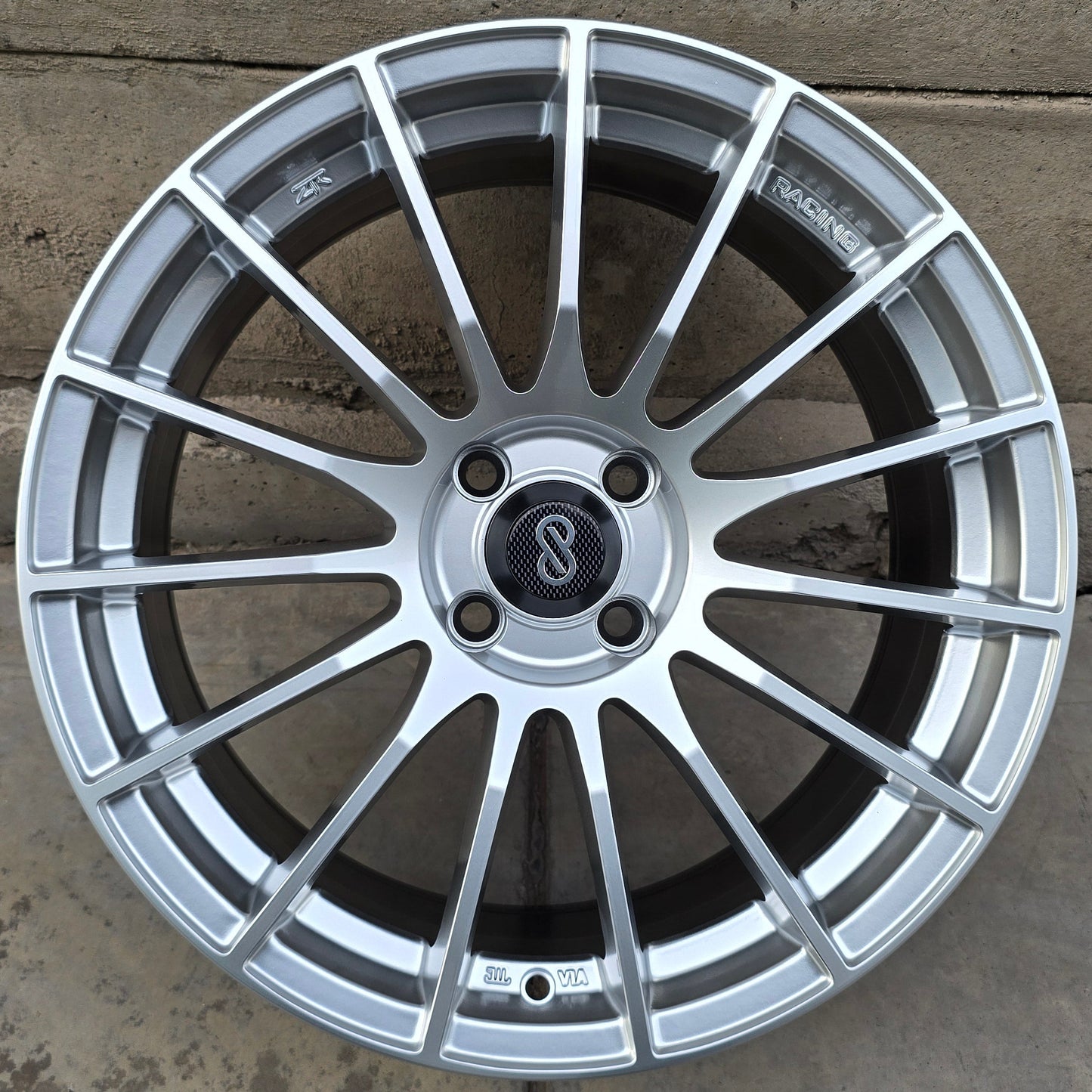 SET DE 4 LLANTAS ENKEI. Aro 17 - 4x100. Color Plateado. (ZR007F)
