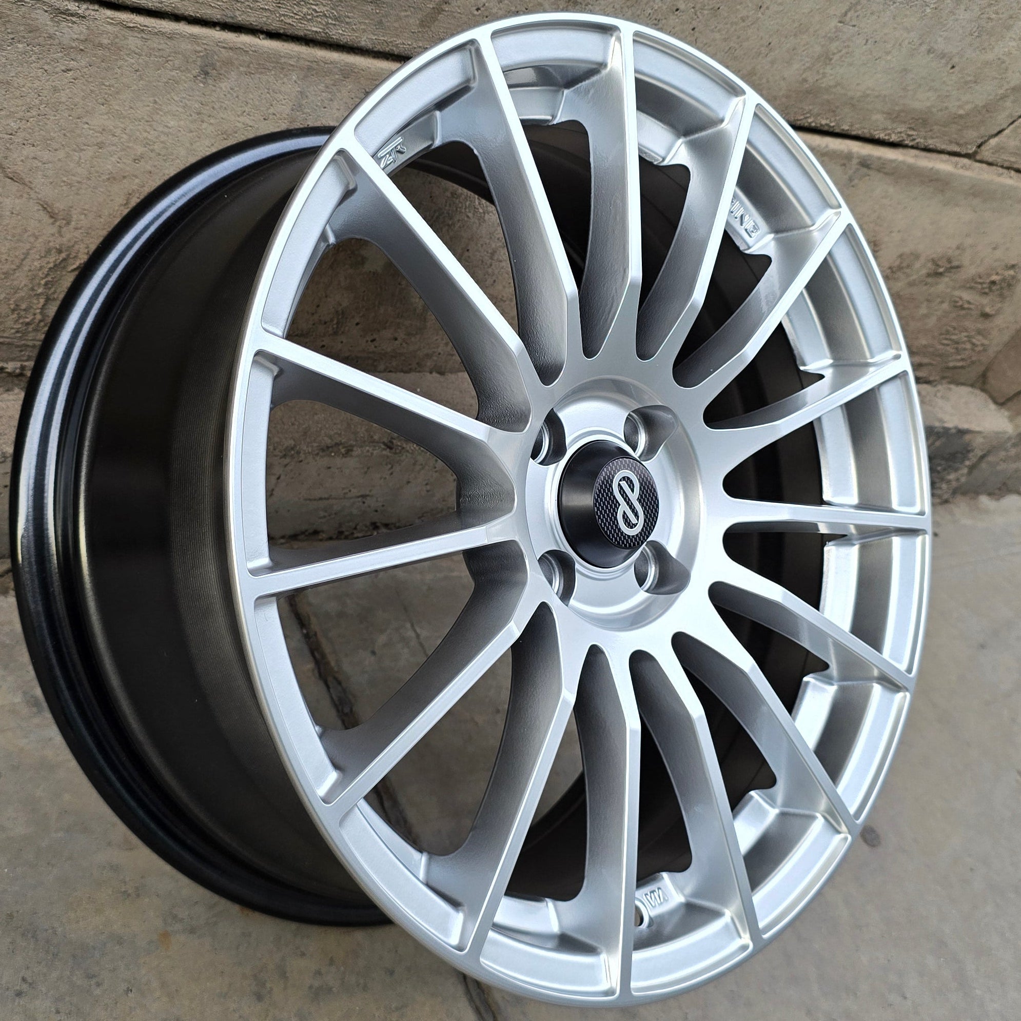 SET DE 4 LLANTAS ENKEI. Aro 17 - 4x100. Color Plateado. (ZR007F