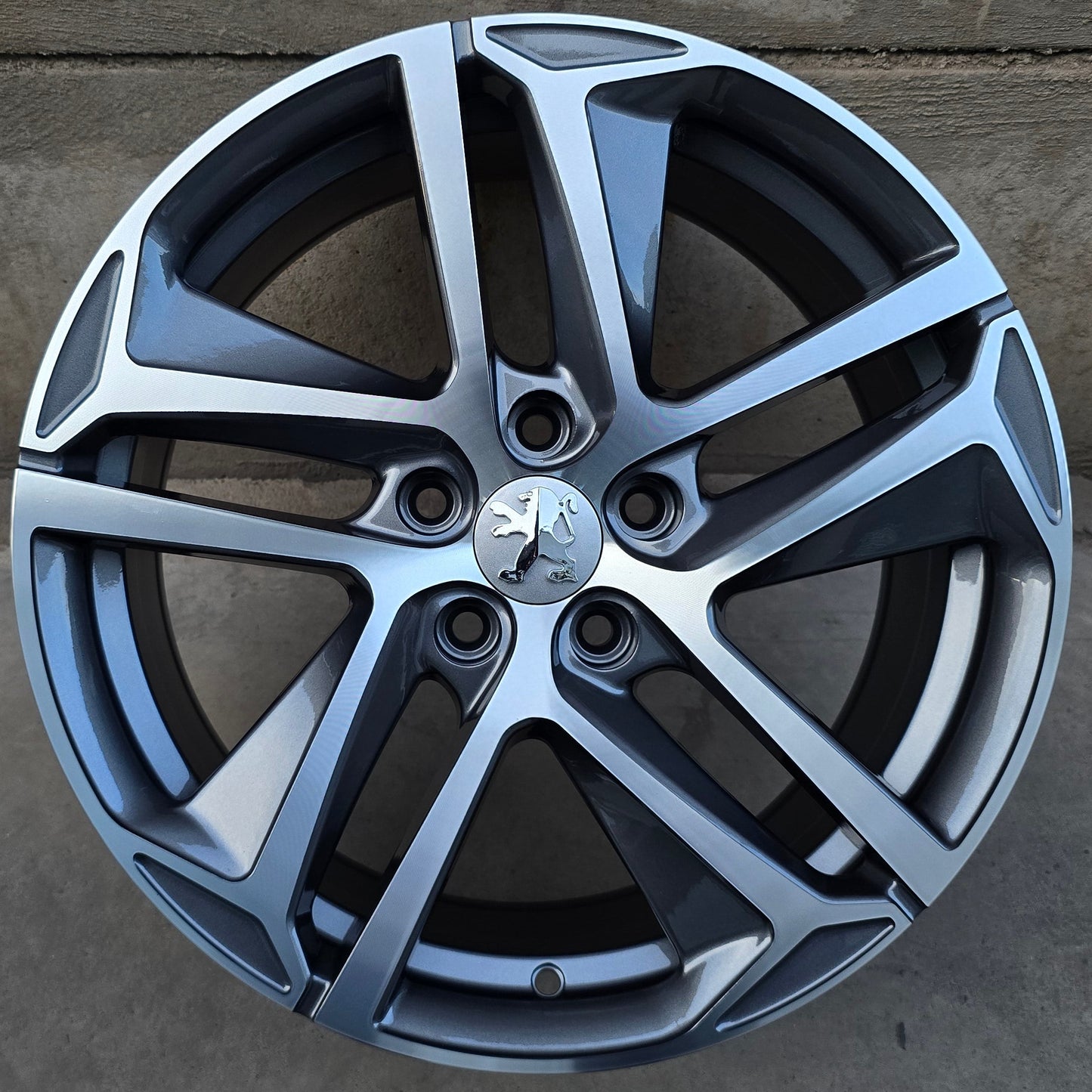 SET DE 4 LLANTAS PEUGEOT. Aro 17 - 5x108. Color Cromado Fondo Grafito. (PEUGEOT5373)