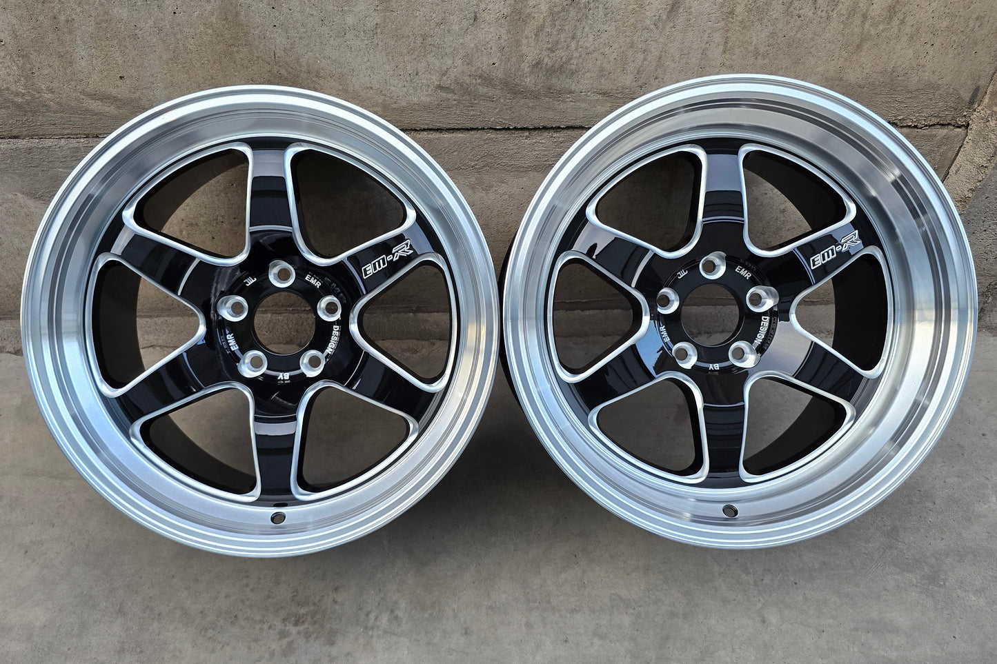 SET DE 4 LLANTAS DRAG RACING. ASIMÉTRICAS. Aro 18 - 5x114. Color Negro Aro Cromado. (W3R)