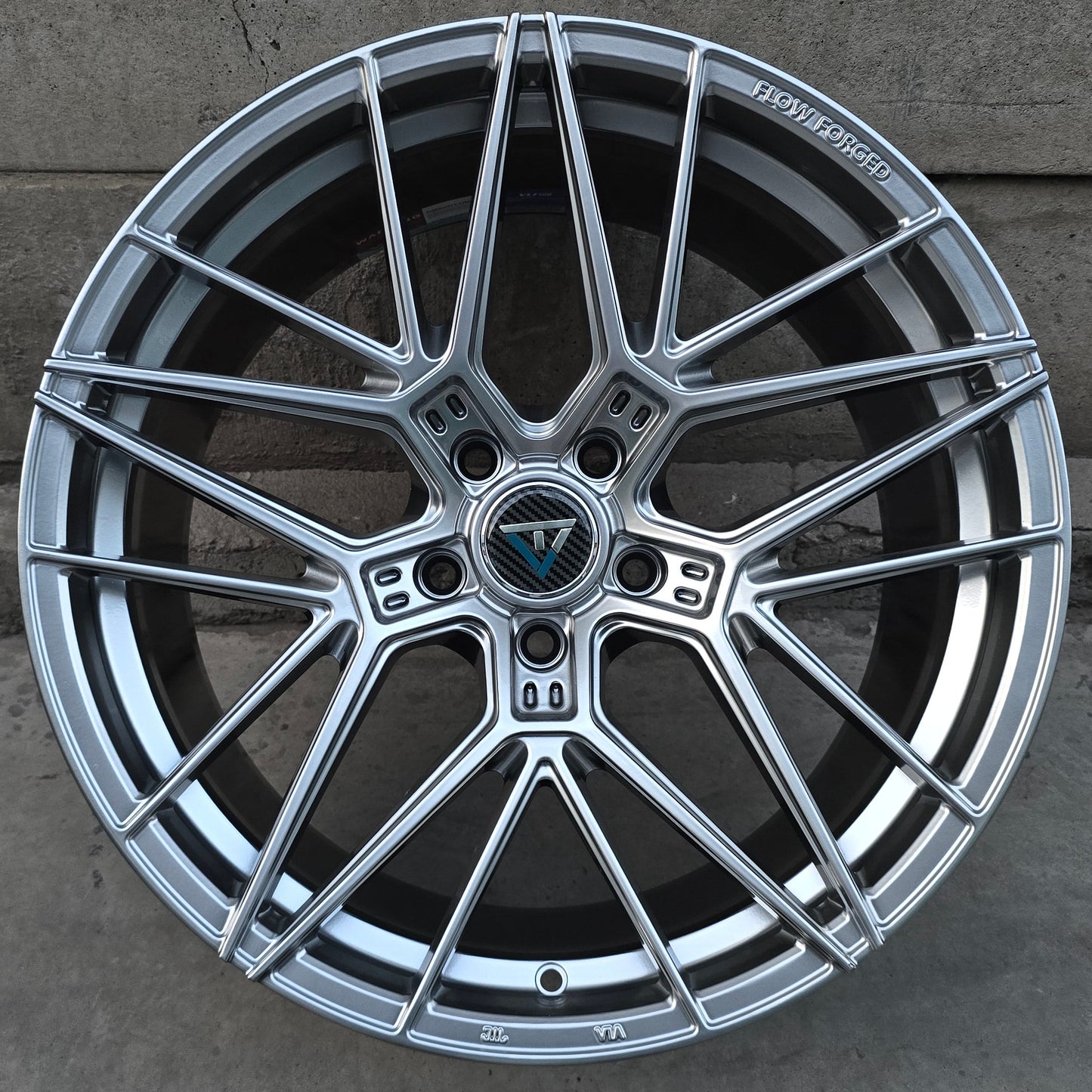 SET DE 4 LLANTAS Color Grafito Metalizado. Aro 19 - 5x114. (VLF35)