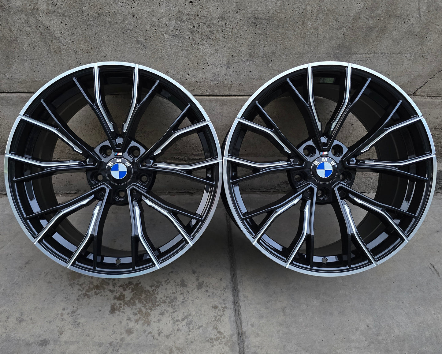 SET DE 4 LLANTAS BMW. Asimétrica. Aro-19-5x120. Color Cromado Fondo Negro. (BMW0050)