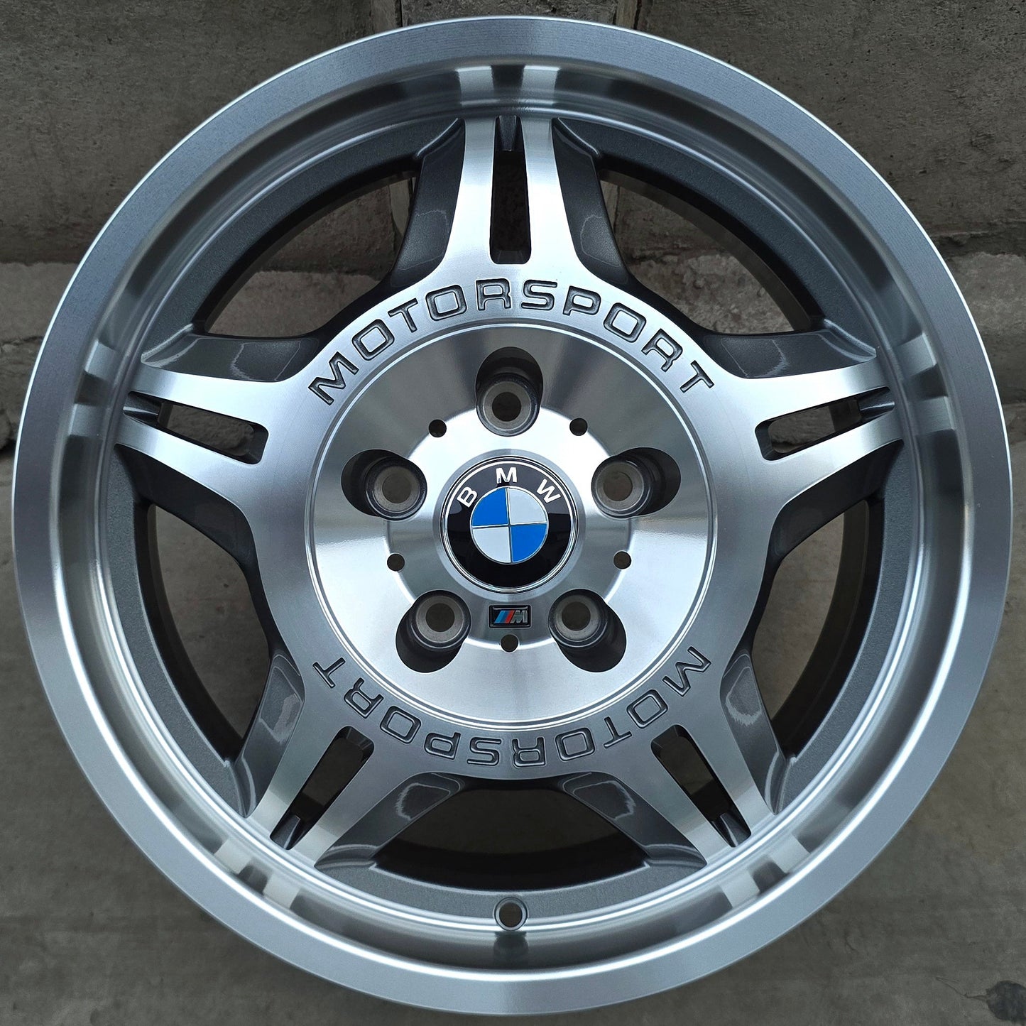 SET DE 4 LLANTAS BMW MOTOSPORT. COLOR Plateado. Aro 17- 5x120 (713)