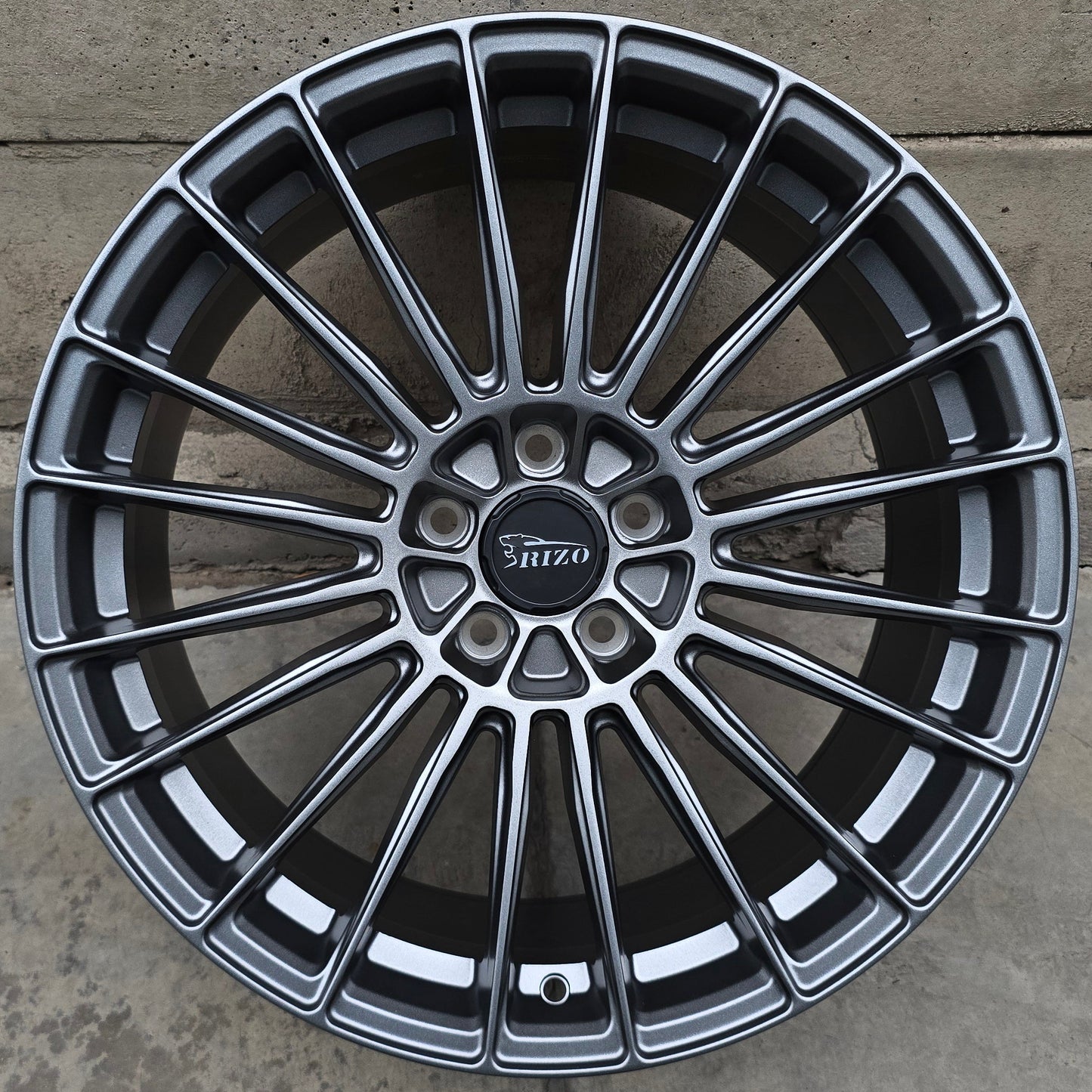 SET DE 4 LLANTAS RIZO COLOR Grafito. Aro 18 - 5x100 (RS5)