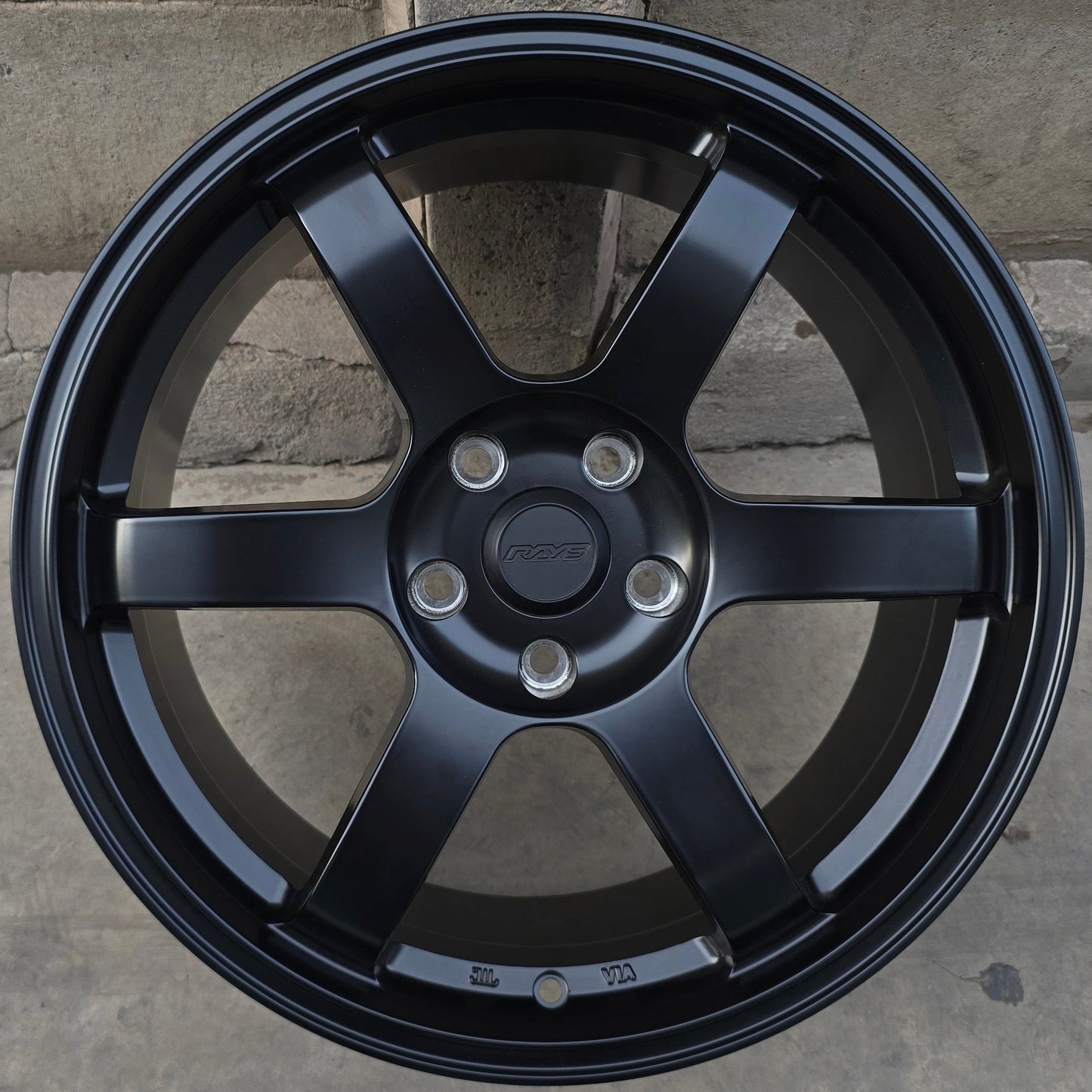SET DE 4 LLANTAS RAYS TE37 *. Aro 18 - 5x114. Color Negro Mate. (MY759)