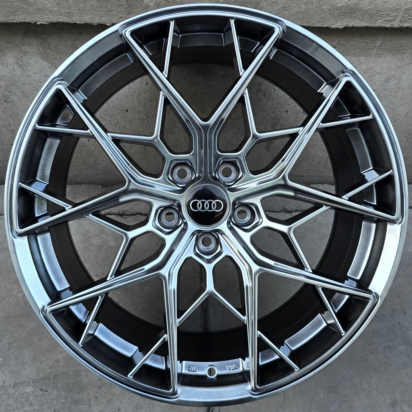 SET DE 4 LLANTAS AUDI * COLOR Grafito Metalizado. Aro 19 - 5x112 (H754F)