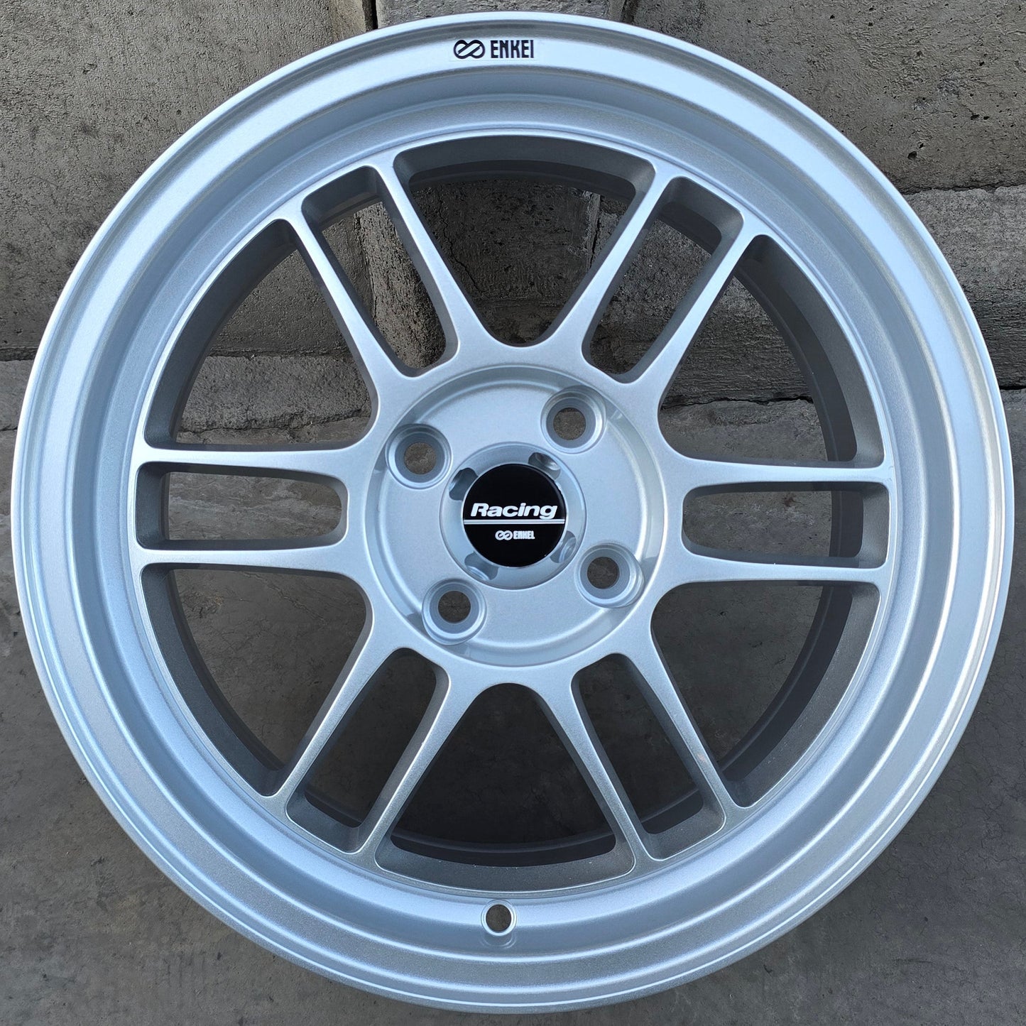 SET DE 4 LLANTAS ENKEI RPF1. Aro 15 - 4x100. Color Plateado. (FF67)