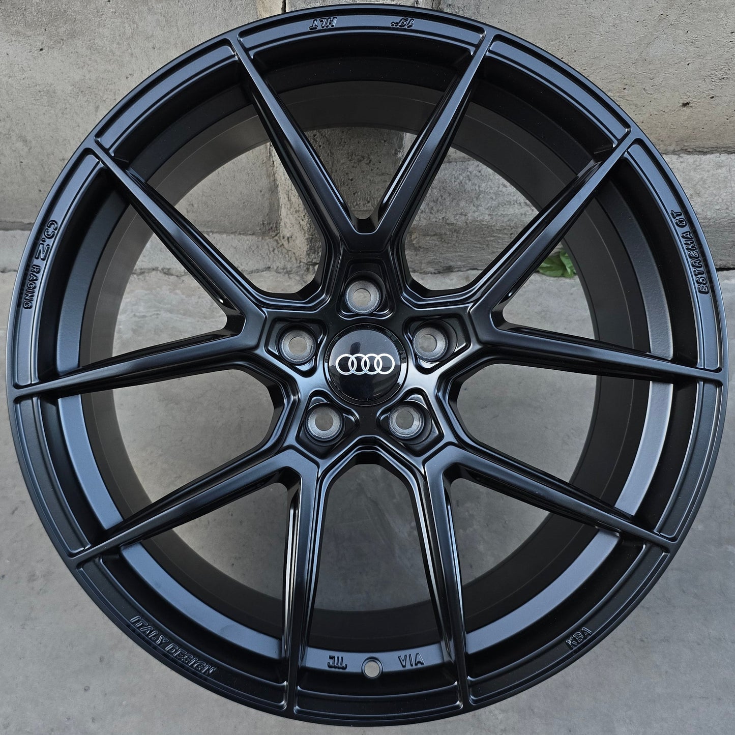 SET DE 4 LLANTAS AUDI *. Aro 19 - 5x112 . Color Negro Mate. (FF56)