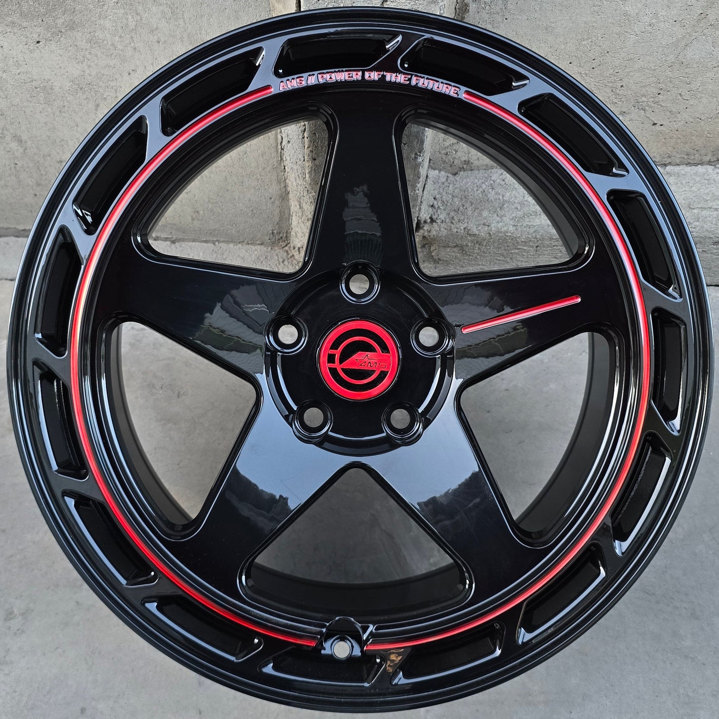 SET DE 4 LLANTAS Color Negro linea Roja. Aro 17 - 5x114. Doble Apernadura. (305)