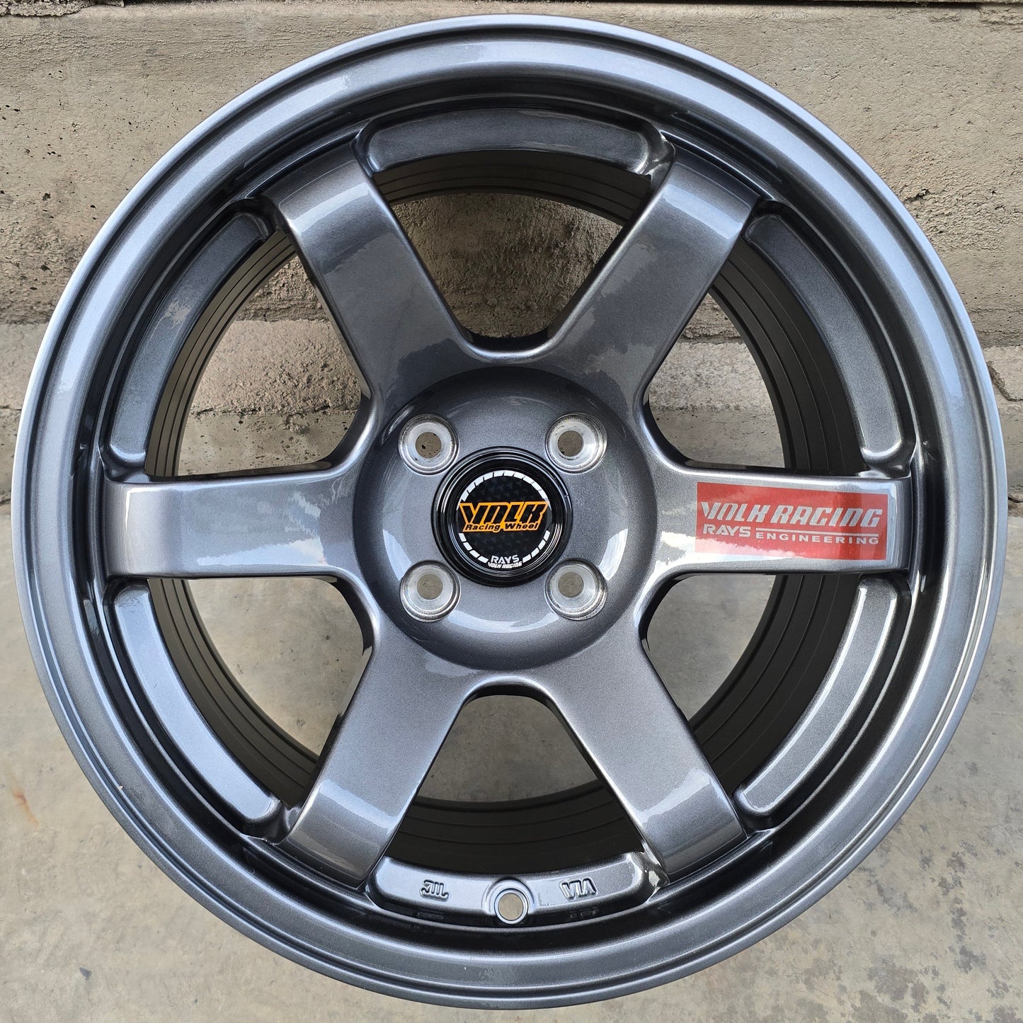SET DE 4 LLANTAS VOLK TE37 RACING *. Aro 15 - 4x100. Color Grafito. (D152)