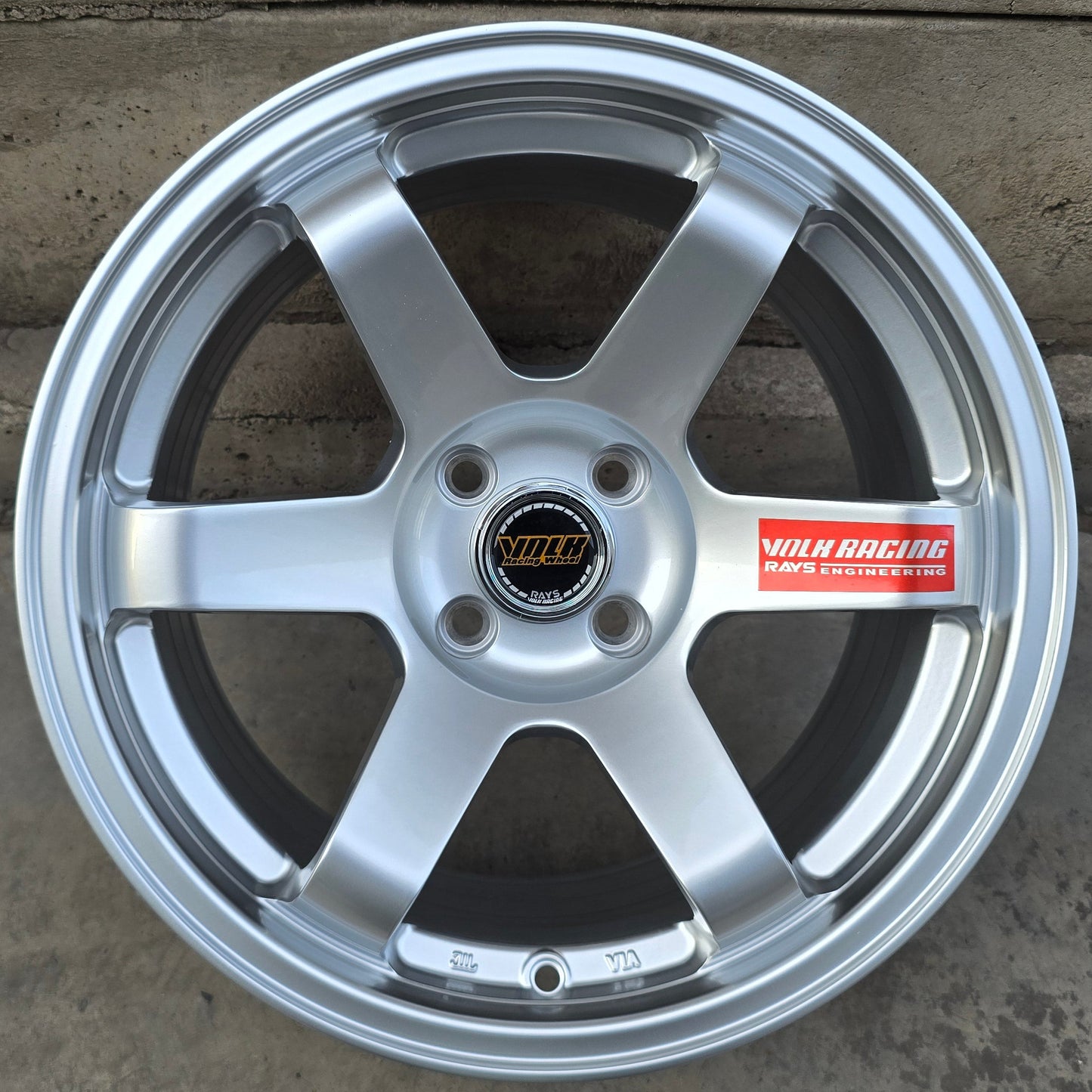 SET DE 4 LLANTAS VOLK TE37 RACING *. Aro 16 - 4x100. Color Plateado. (6003)