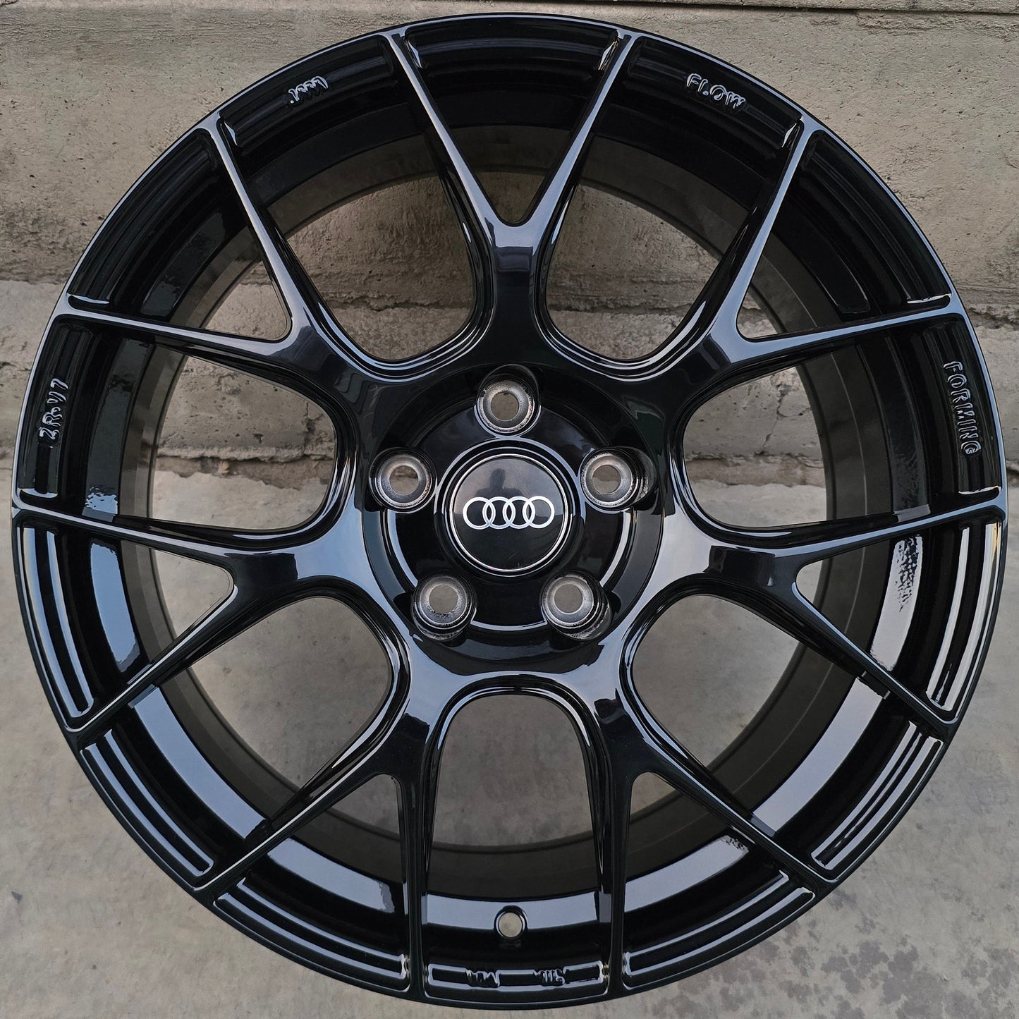 SET DE 4 LLANTAS AUDI *. Aro 17 - 5x112. Color Negro. (ZR-V7)