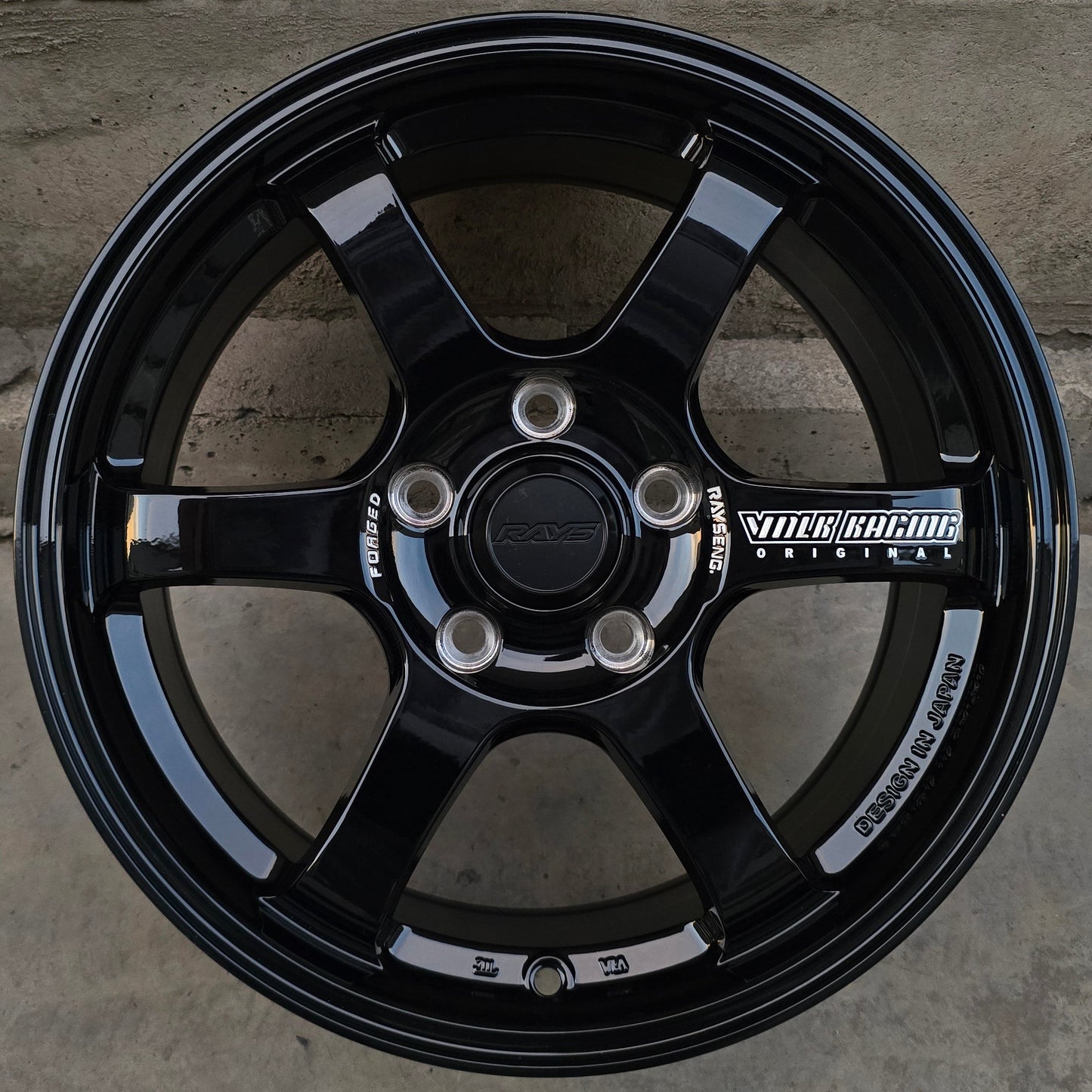 SET DE 4 LLANTAS VOLK TE37. Aro 16 - 5x114. Color Negro. (FF53)