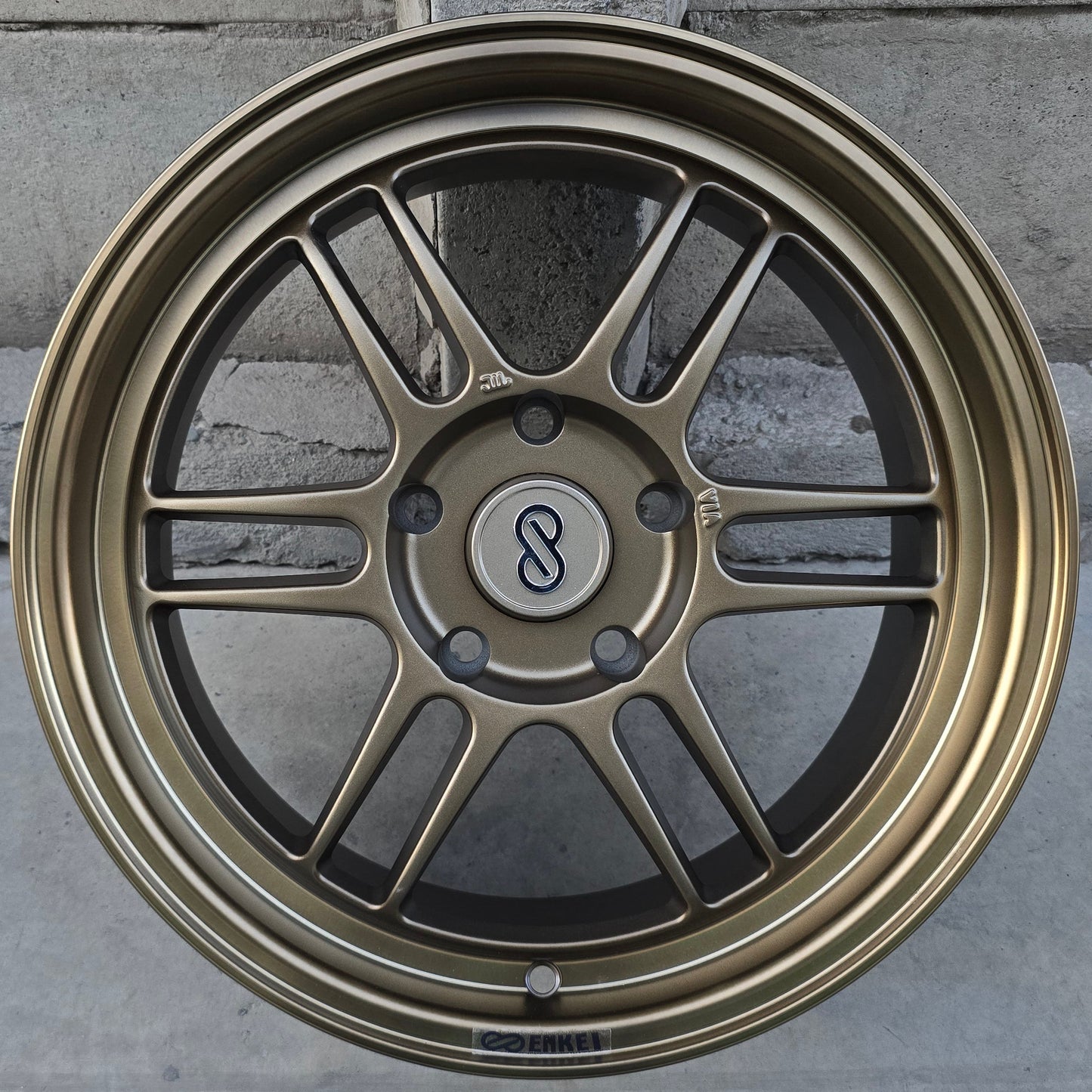 SET DE 4 LLANTAS ENKEI RPF1 Aro 16 - 5x114. Doble Apernadura. Color Bronce. (DX117)