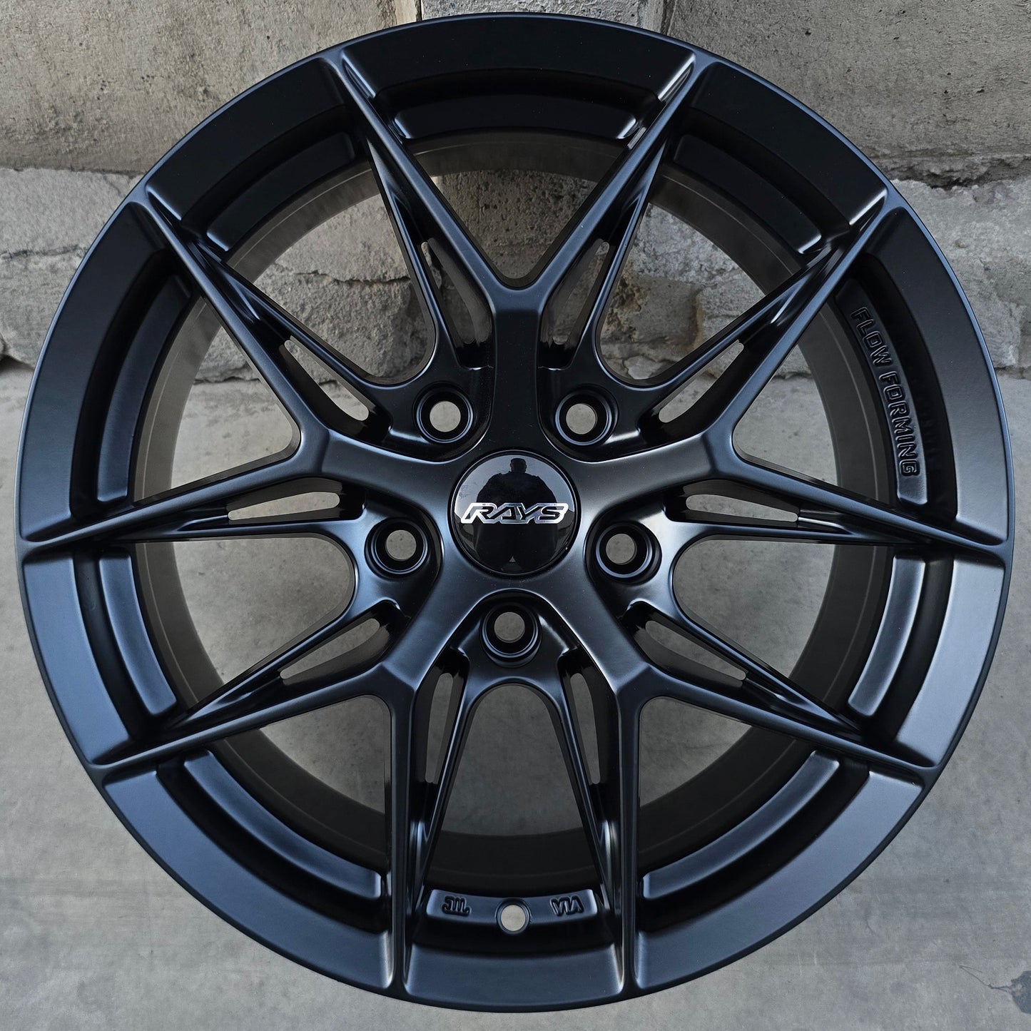 SET DE 4 LLANTAS RAYS Color Negro. Aro 16 - 5x114. Color Negro Mate. (ORIGAMI)