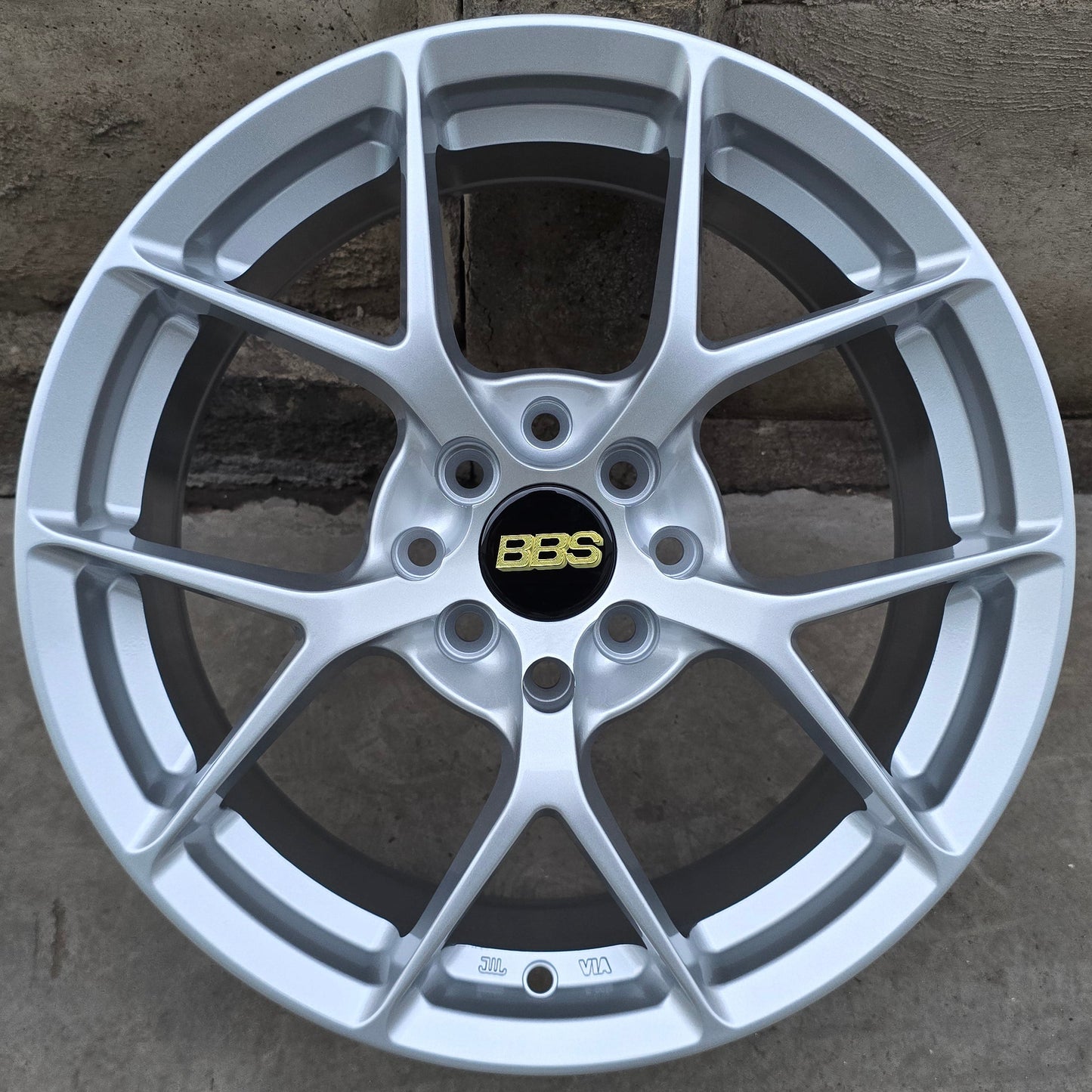 SET DE 4 LLANTAS BBS FIR. Aro 16 - 4x100, 4x114. Doble Apernadura. Color Plateado. (RGW5893B)